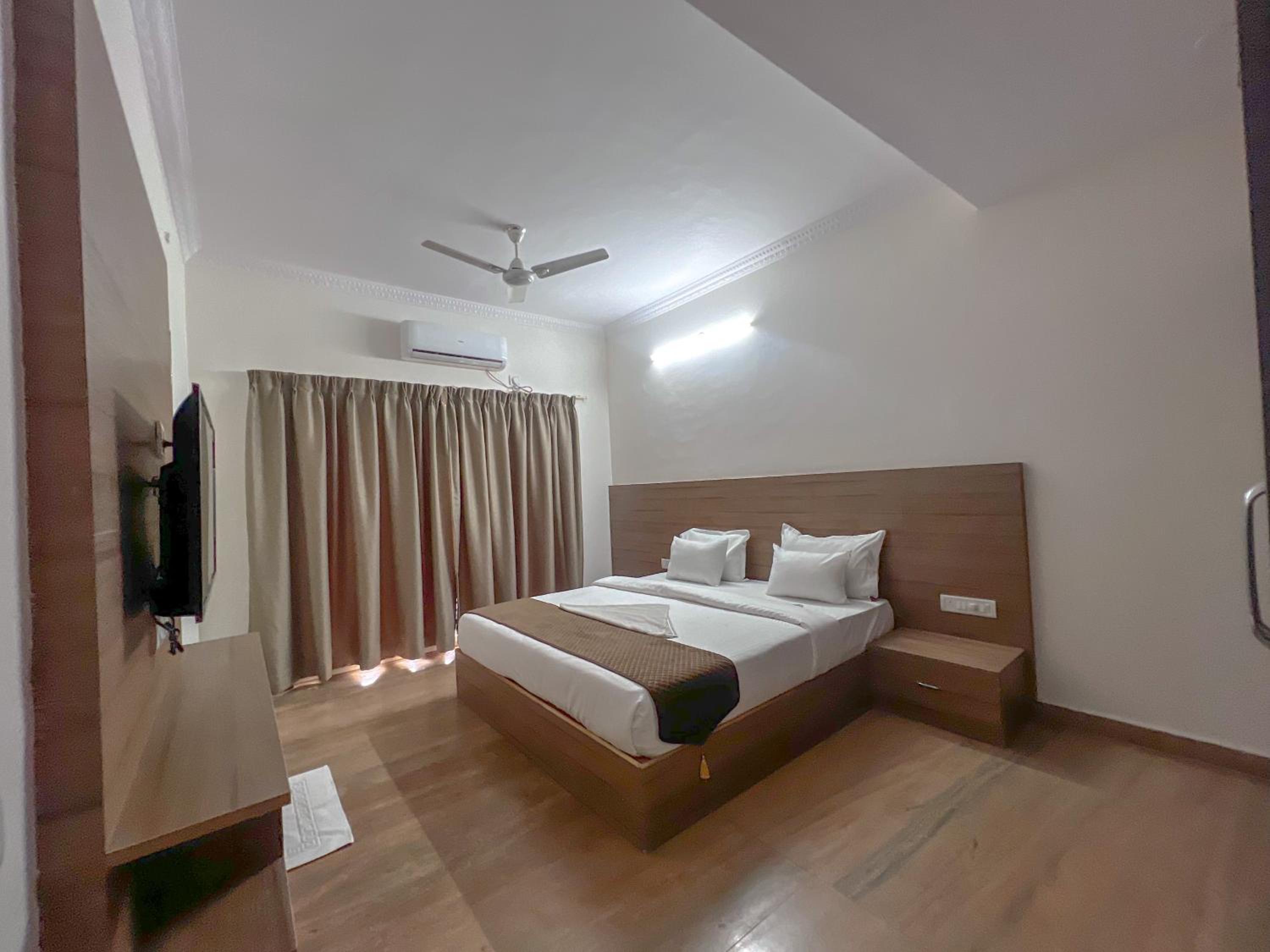 Hotel Elite by Agira- Spacious Apartments with Balcony view 2
