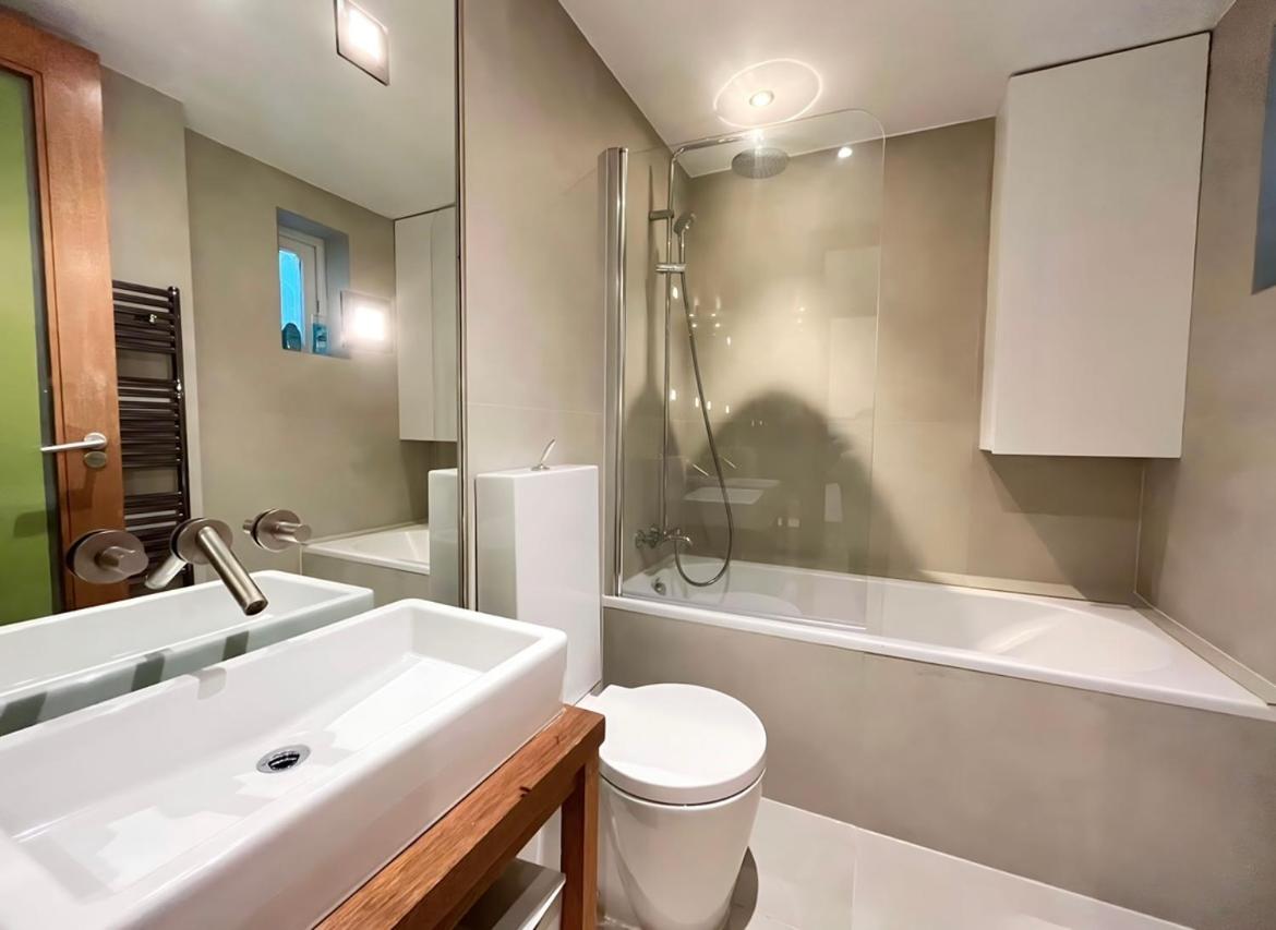 Luxury 2 Double Bedroom Flat - Kensington London