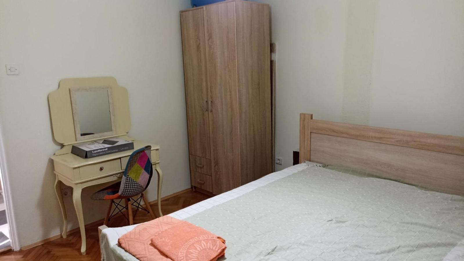 Jela - Spacious Two-Bedroom Apartment near City Center with Free Parking & Wi-Fi view 5