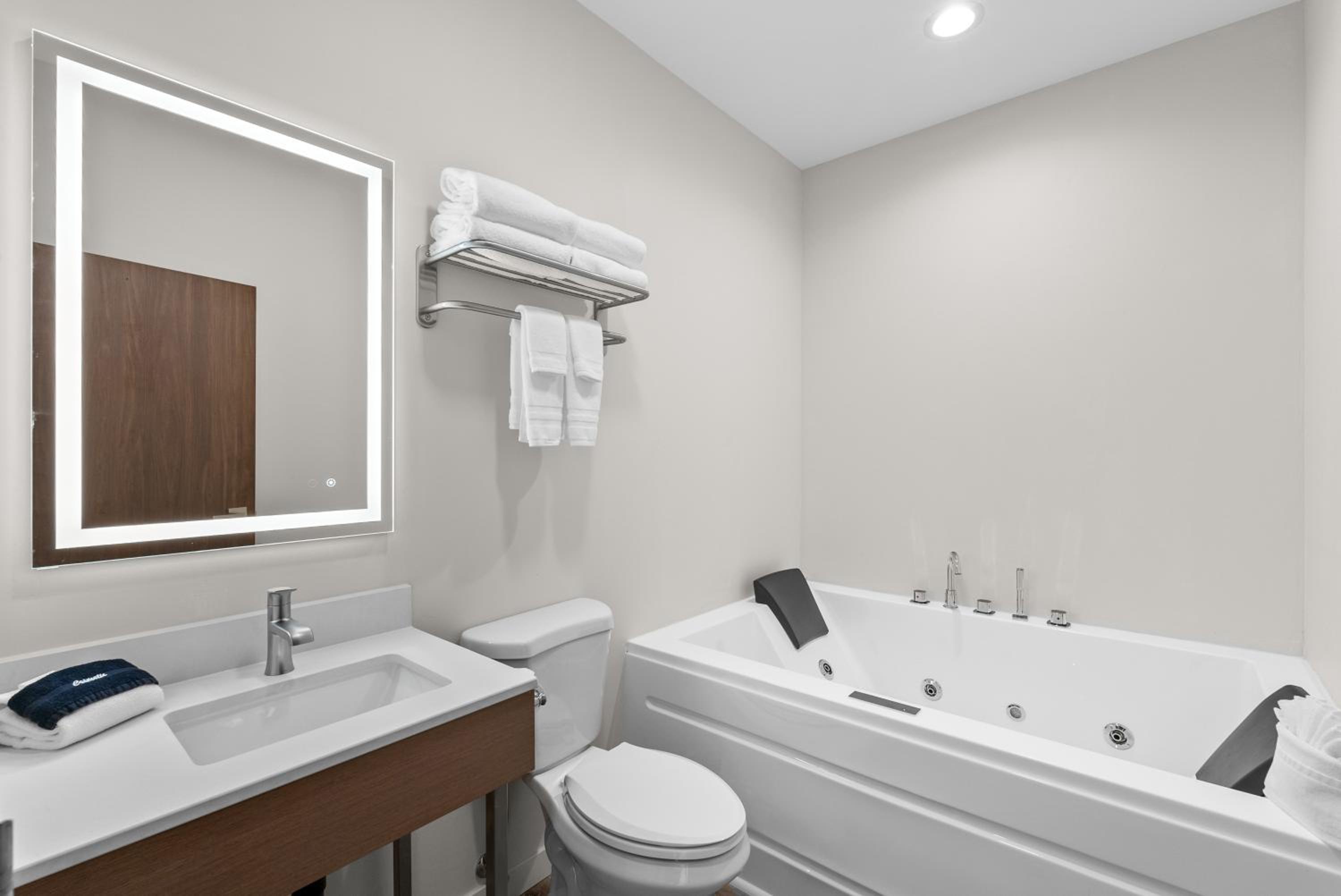 Sandpoint Vacations - Cedar Street Hotel  Suites - Property Image 48