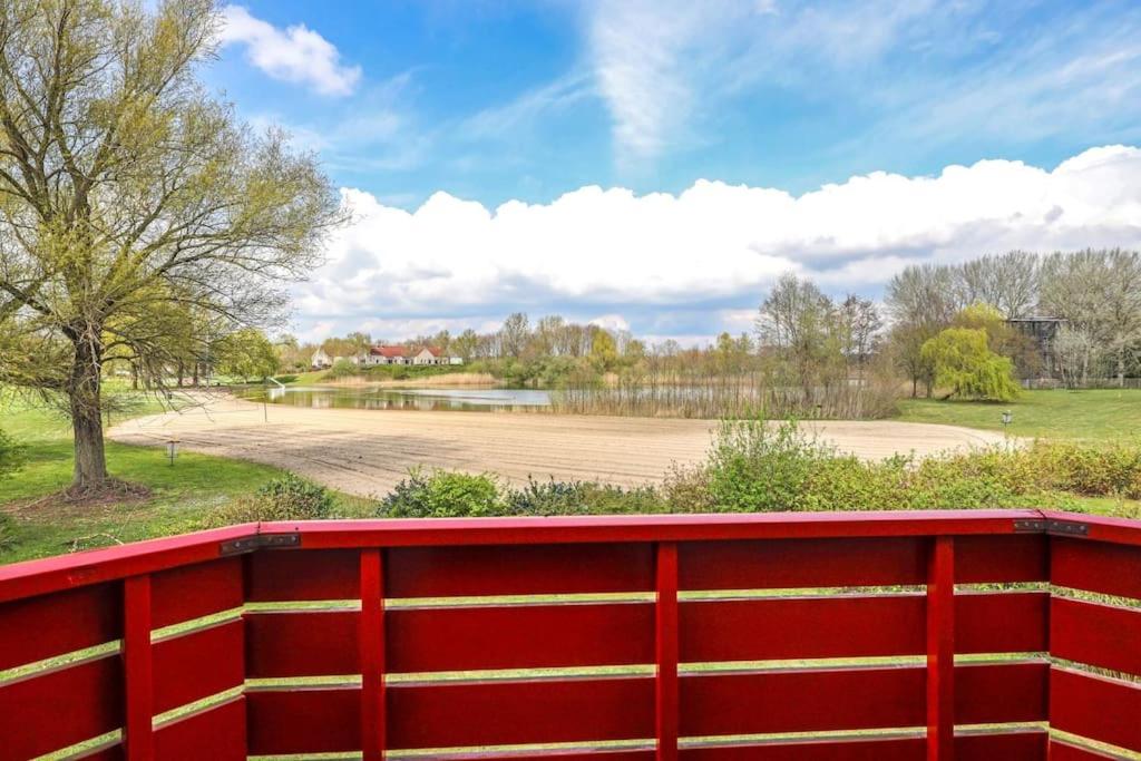 Gezellige vakantiewoning aan het water in Ewijk - recreational only no workers