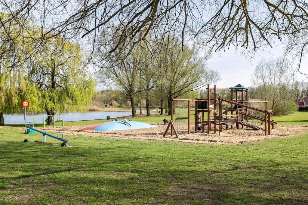 Gezellige vakantiewoning aan het water in Ewijk - recreational only no workers