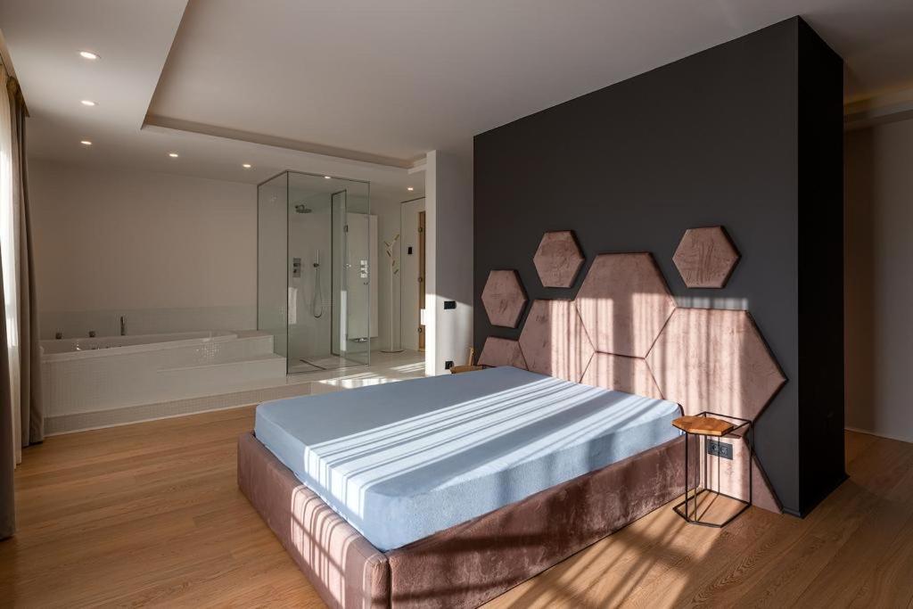 Sauna&Jacuzzi Apartment view 5