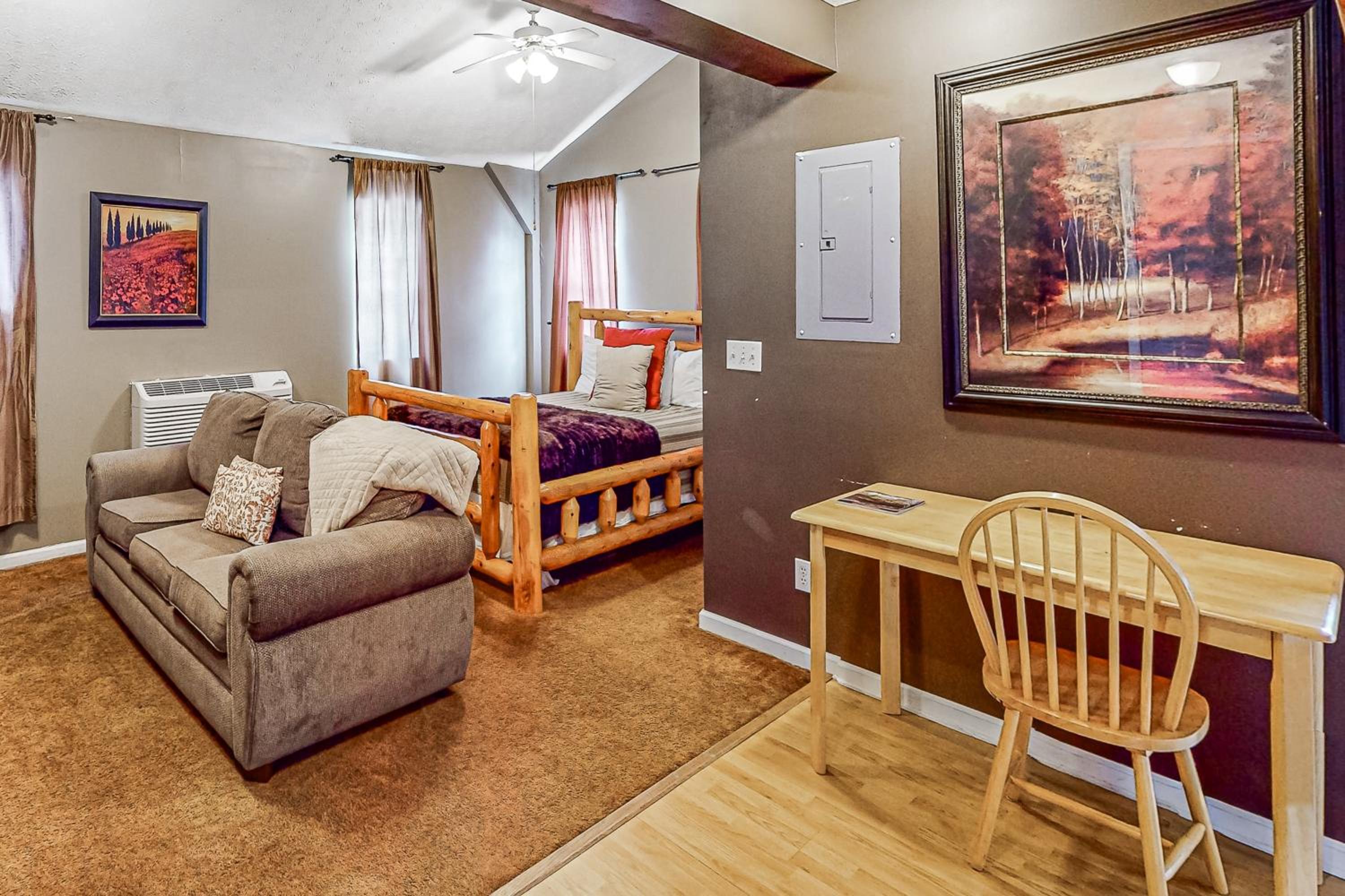Hot Tub, Lake Monroe Views! 22-Acre Outdoor Oasis