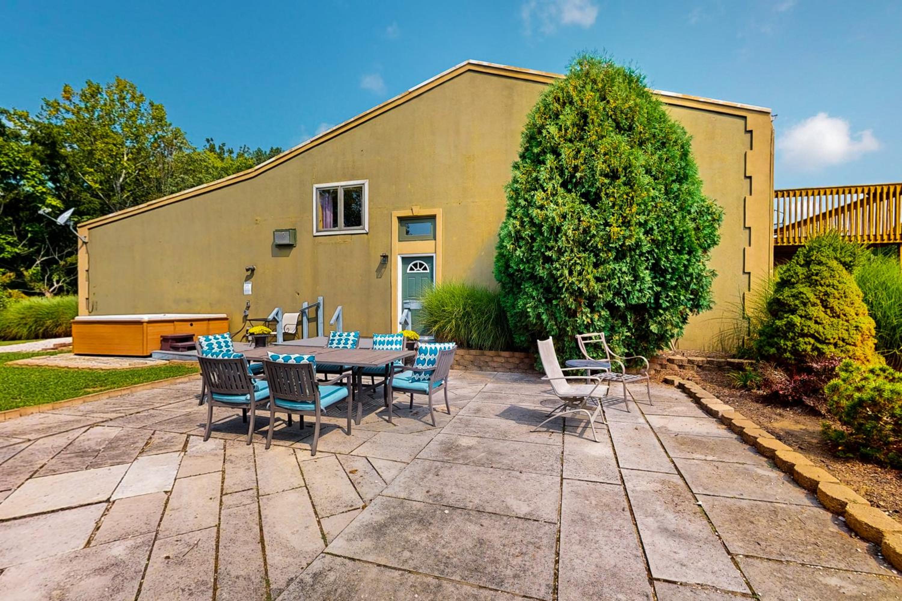 Hot Tub, Lake Monroe Views! 22-Acre Outdoor Oasis