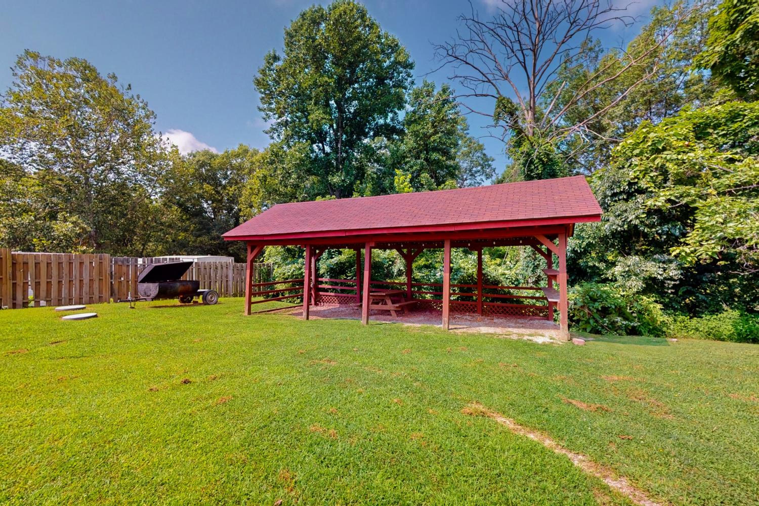 Hot Tub, Lake Monroe Views! 22-Acre Outdoor Oasis