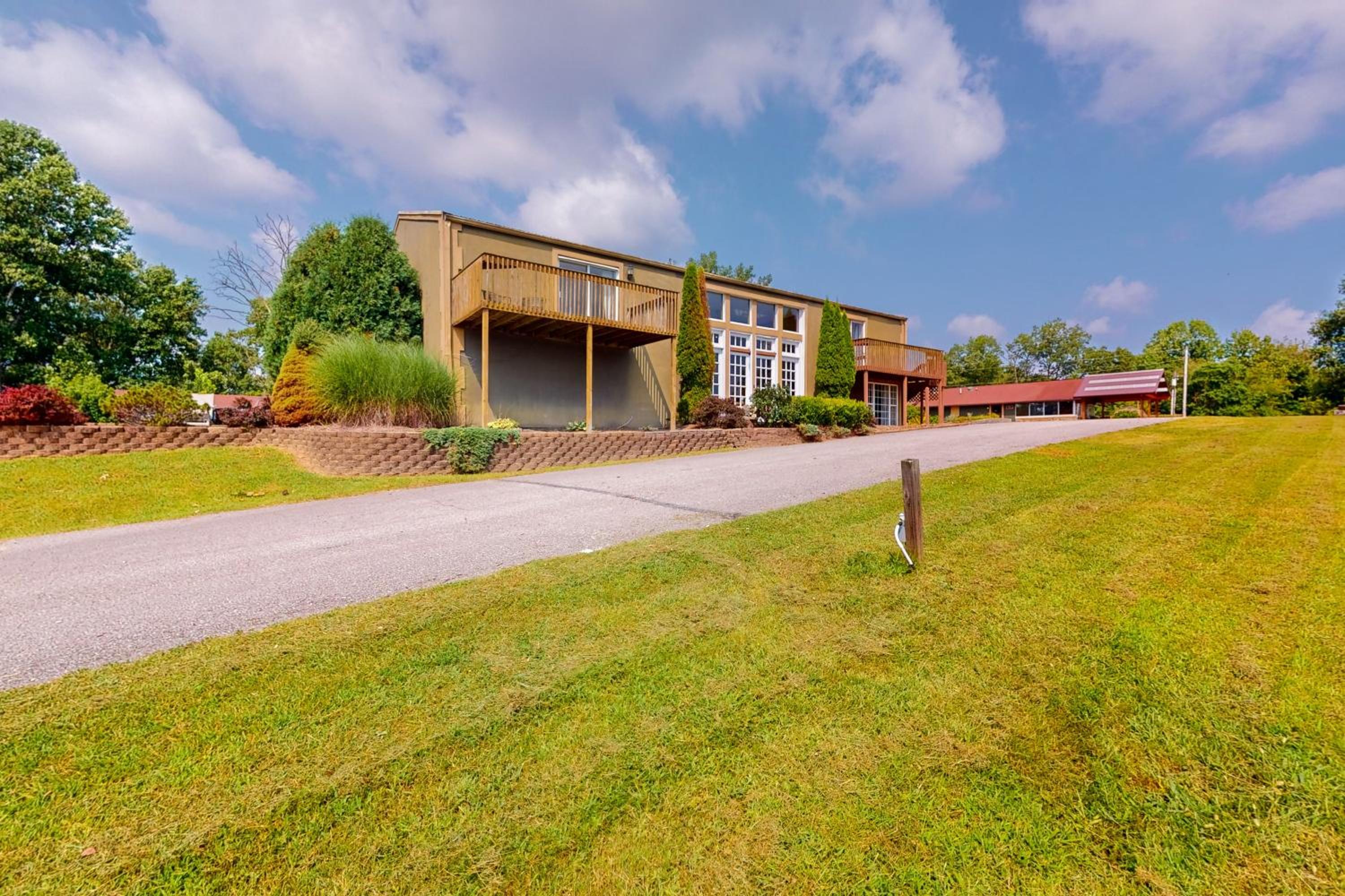 Hot Tub, Lake Monroe Views! 22-Acre Outdoor Oasis