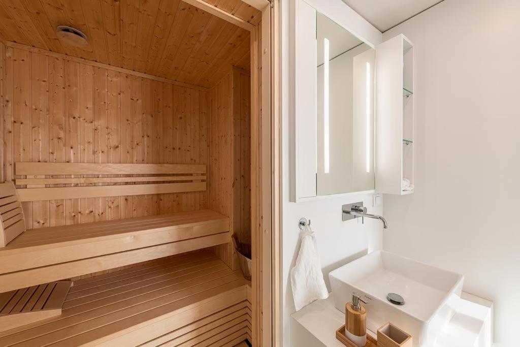 Sauna&Jacuzzi Apartment view 4