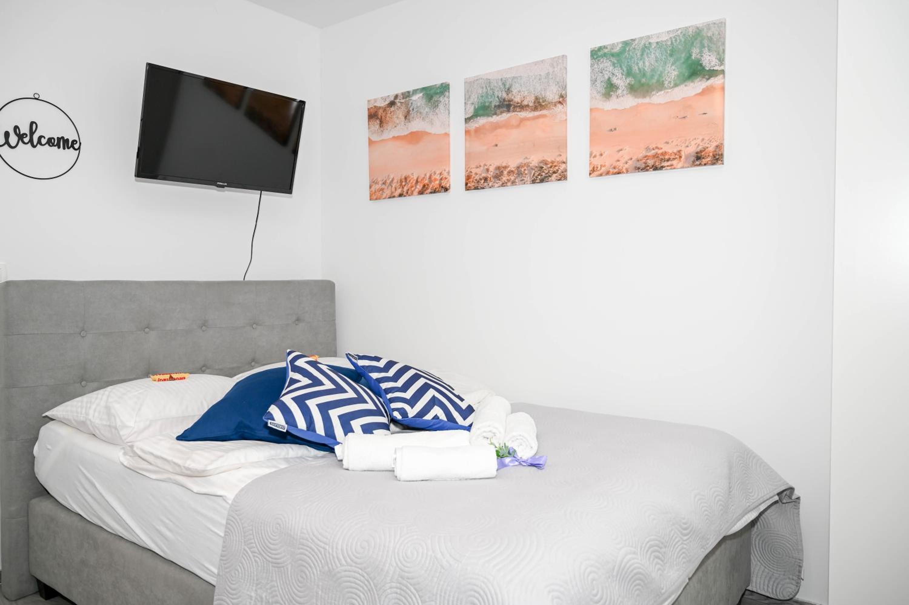 Blue apartment with FREE parking view 3