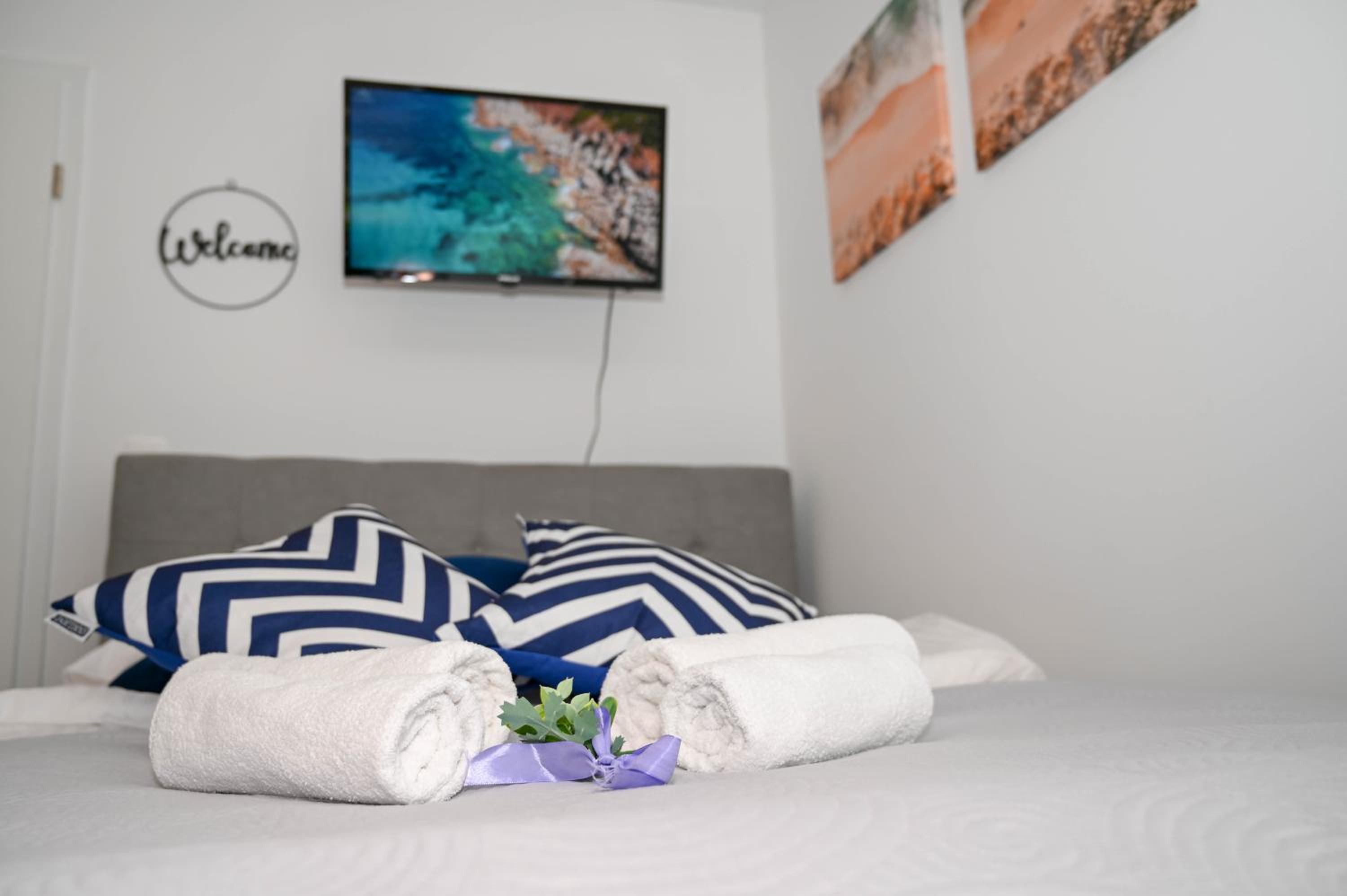Blue apartment with FREE parking view 4
