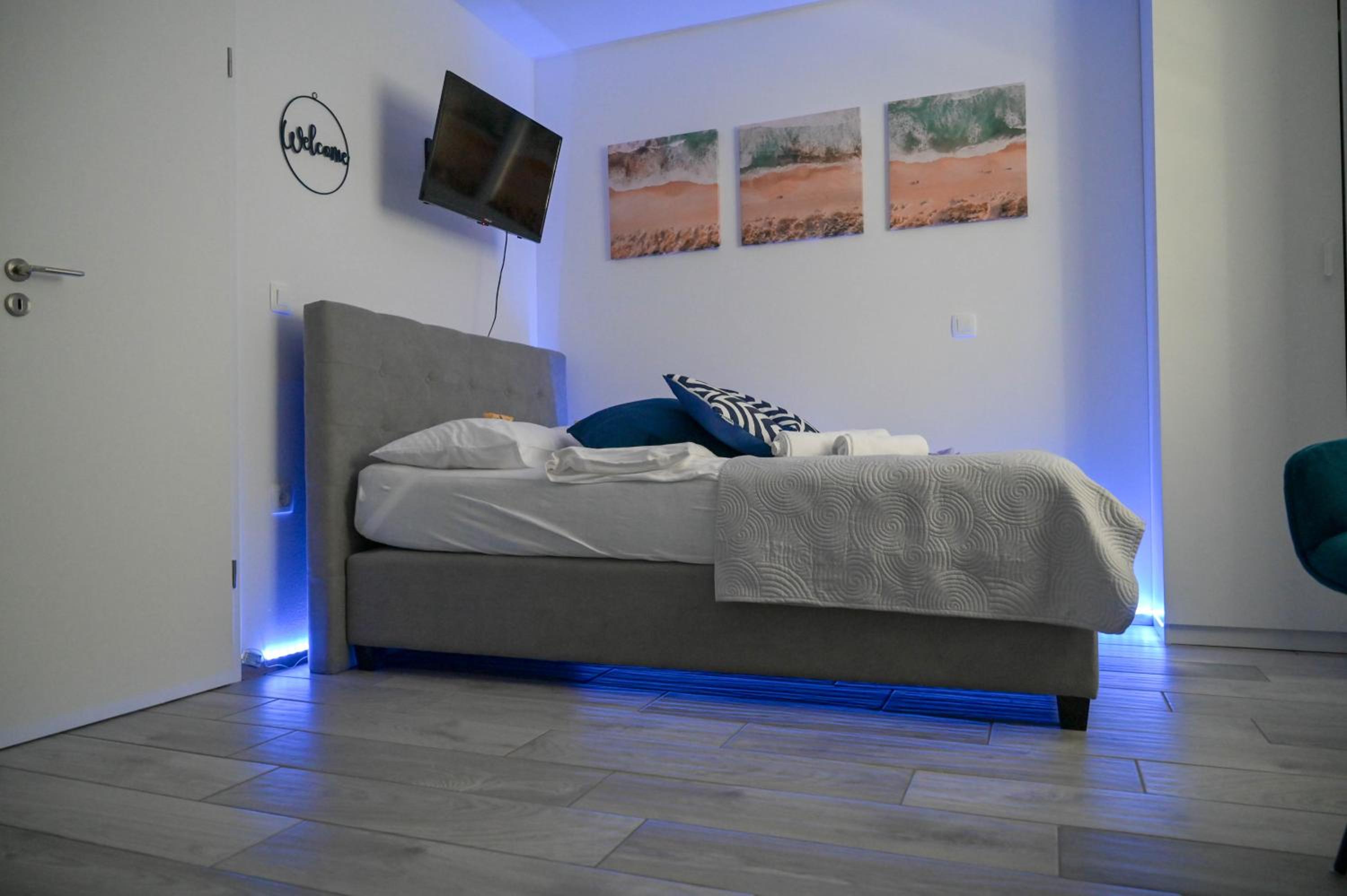 Blue apartment with FREE parking view 5