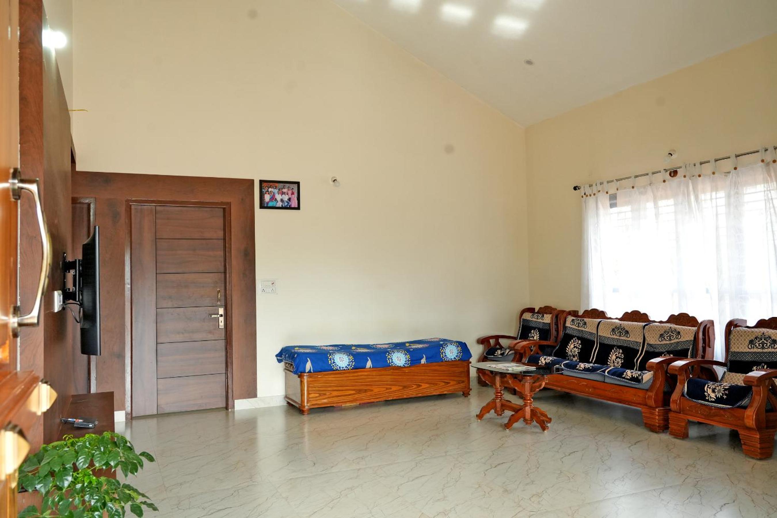 Chimneys Homestay - Full House, Near to Falls & Trek view 5