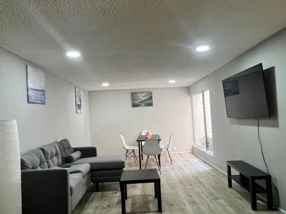 Condesa-Roma Norte Cozy 2 bed 2 Bath Modern Feel photo 3