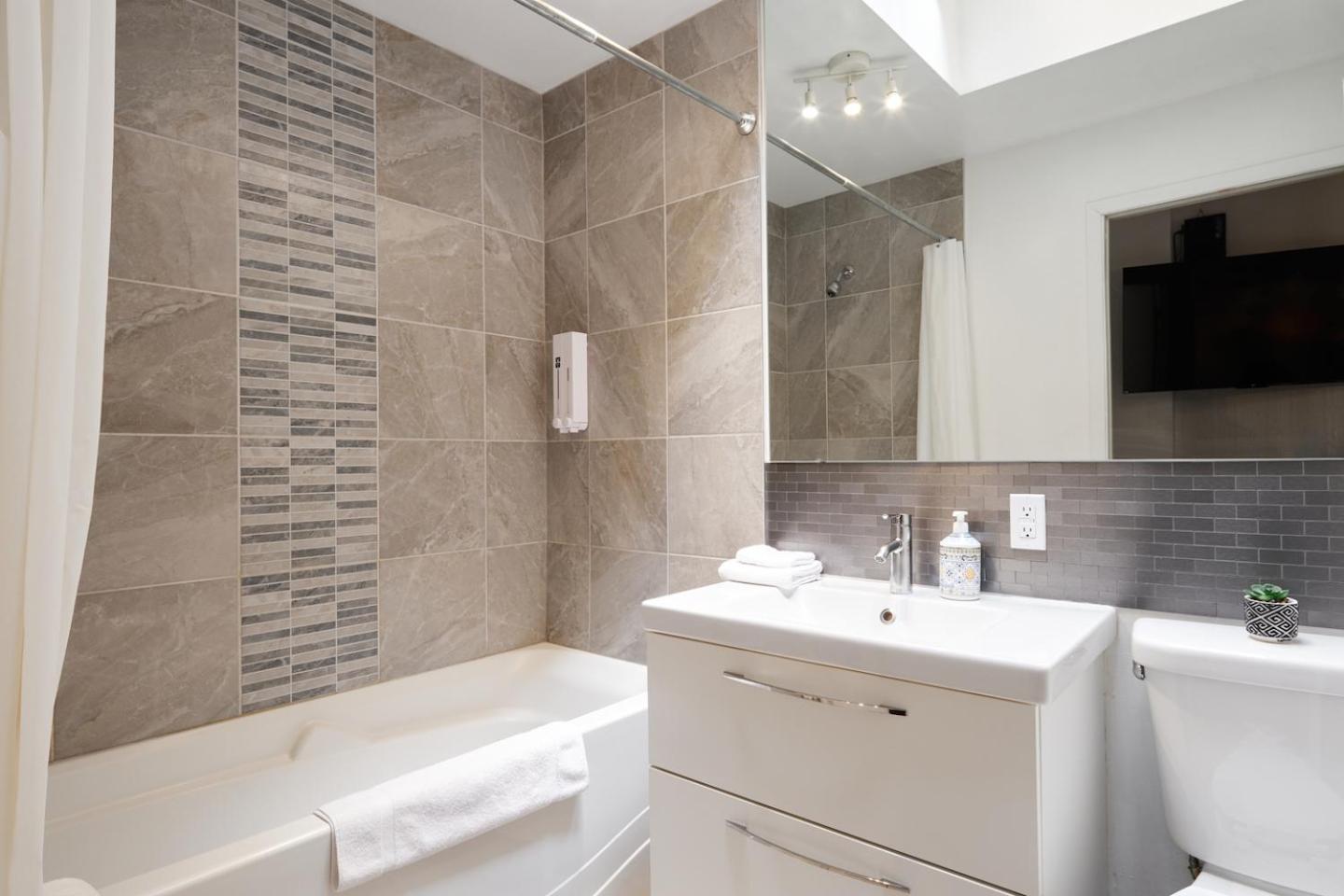 MtlVacationRentals - MTL ZOO