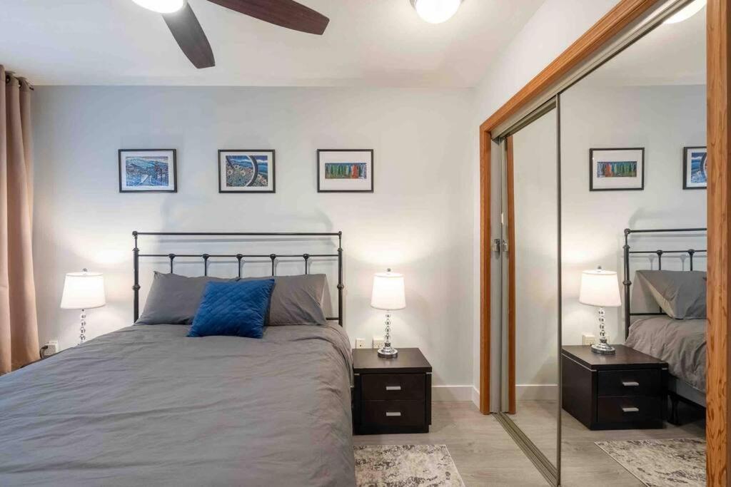 Updated Townhouse in Village. Pool/Hot Tub/Parking