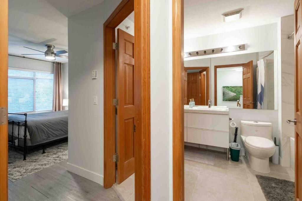 Updated Townhouse in Village. Pool/Hot Tub/Parking