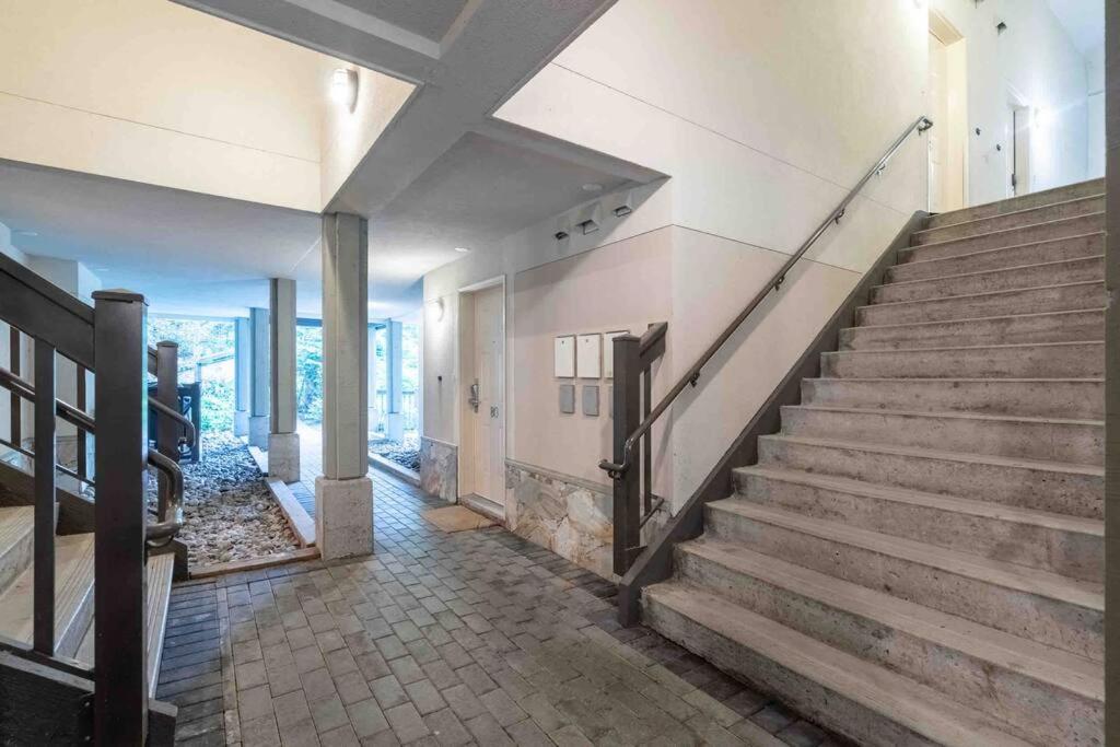 Updated Townhouse in Village. Pool/Hot Tub/Parking