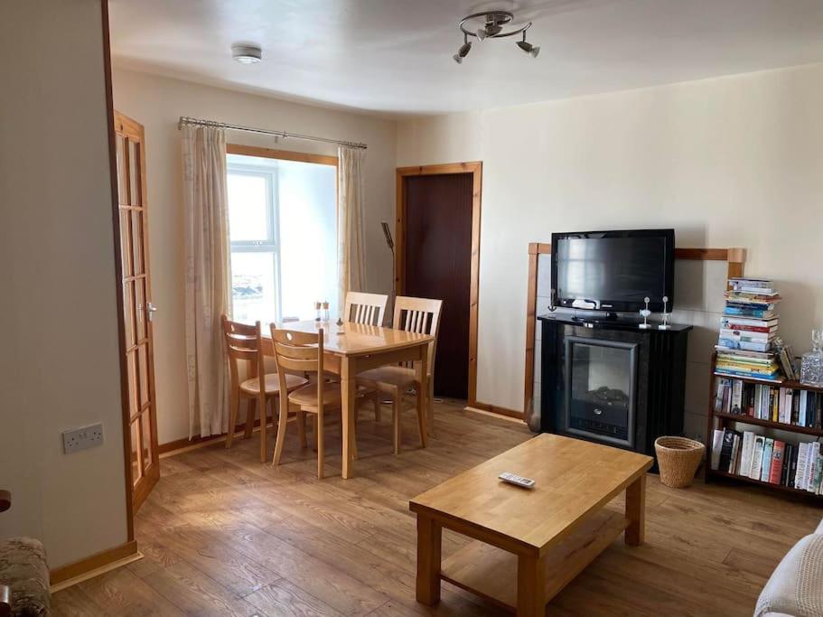 2 Bedroom house overlooking Pierowall Bay, Westray view 5