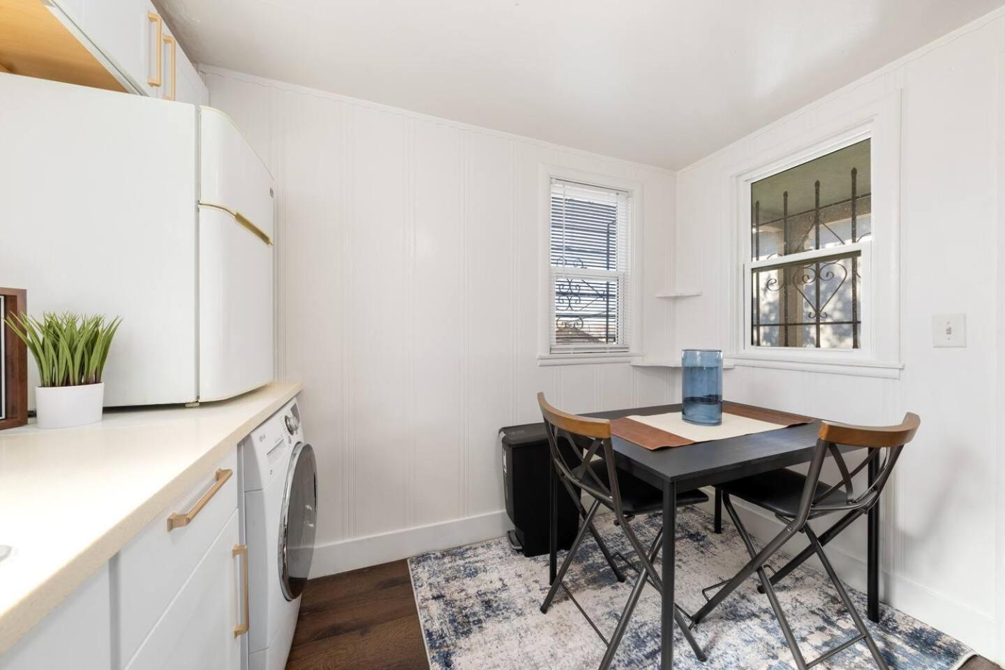 Cozy 1bdr/1br home near downtown view 2