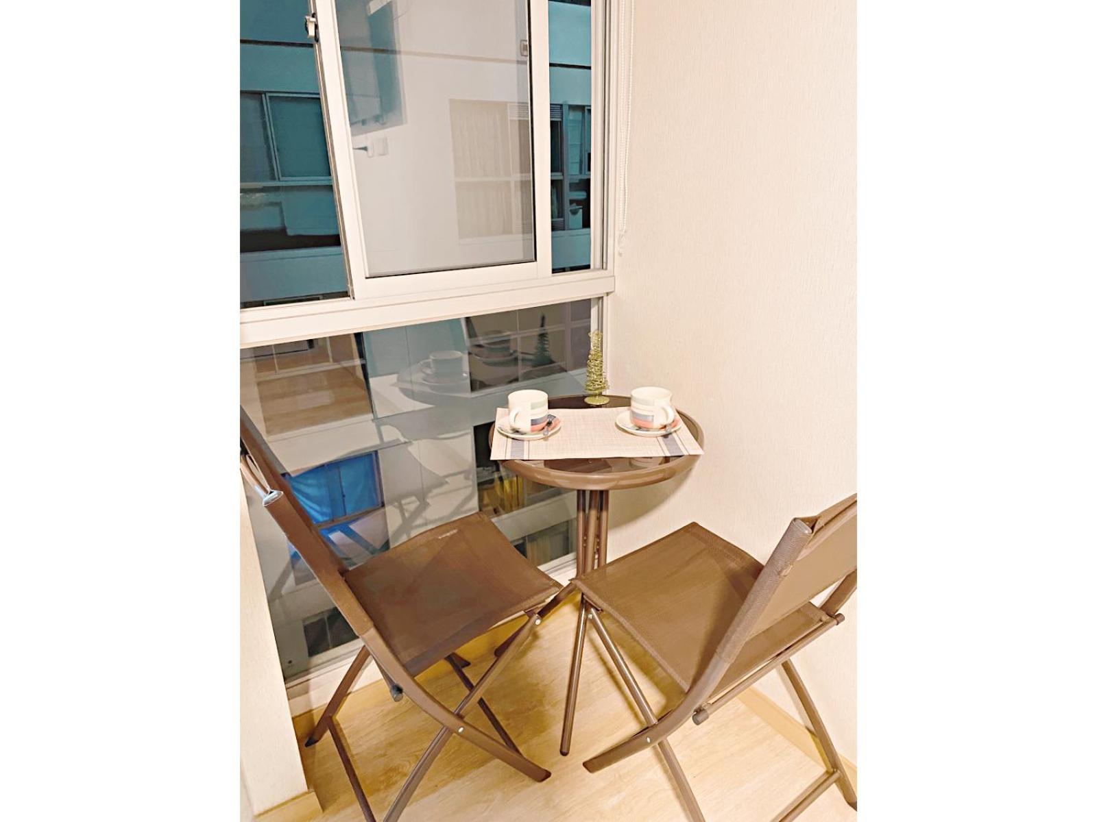 Amplia habitación privada con baño privado y TV view 3
