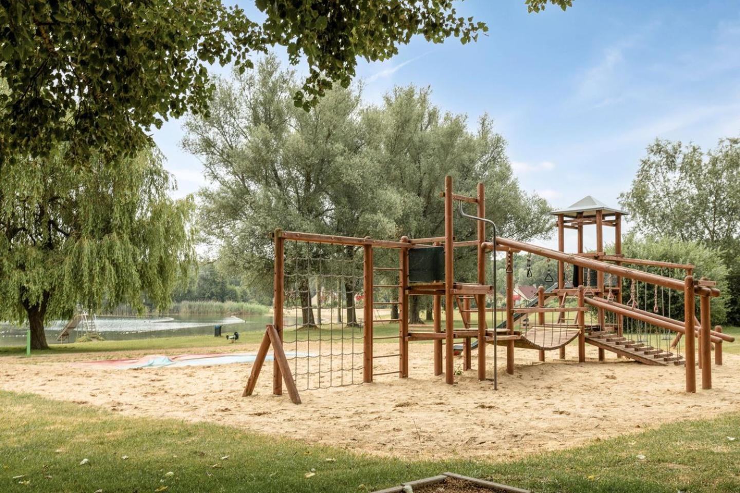 Gezellige vakantiewoning aan het water in Ewijk - recreational only no workers