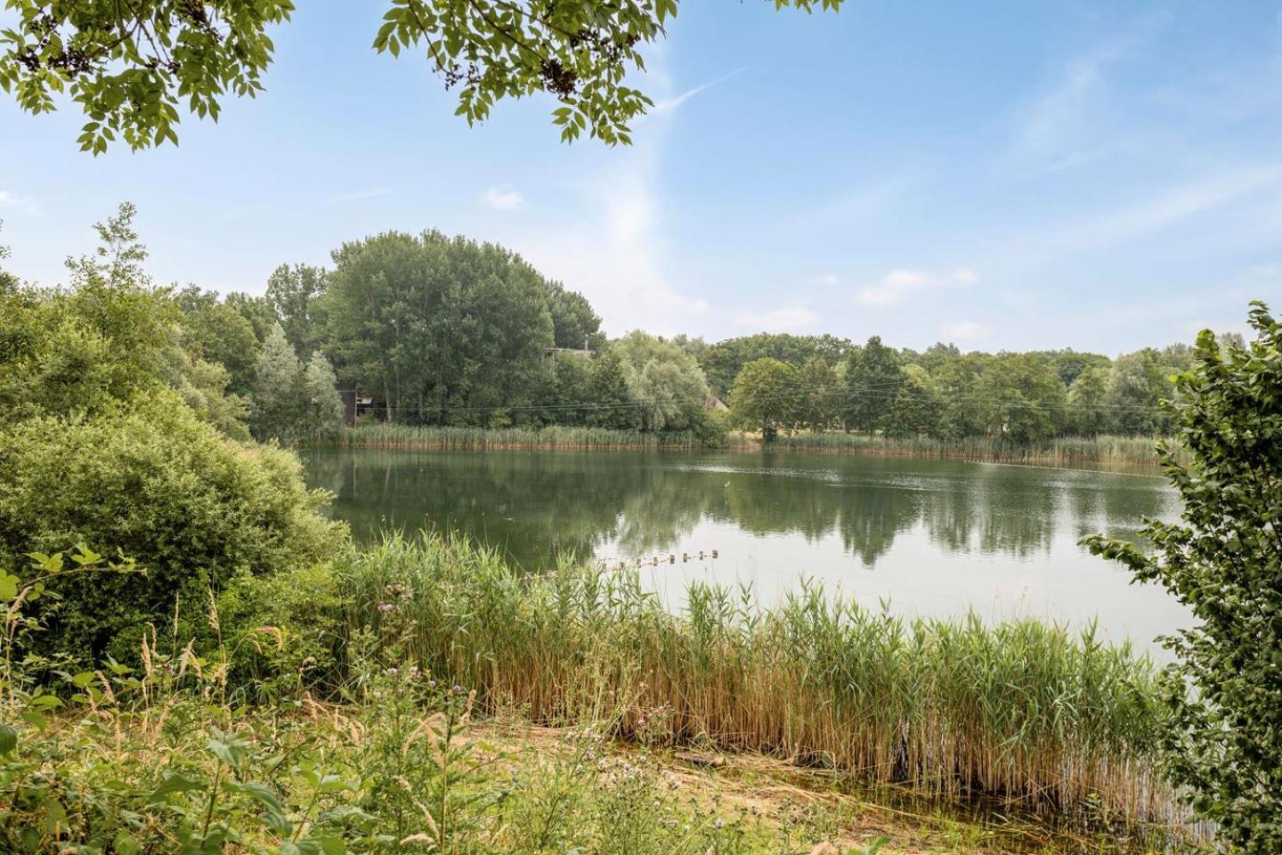 Gezellige vakantiewoning aan het water in Ewijk - recreational only no workers