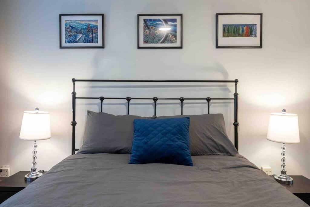 Updated Townhouse in Village. Pool/Hot Tub/Parking