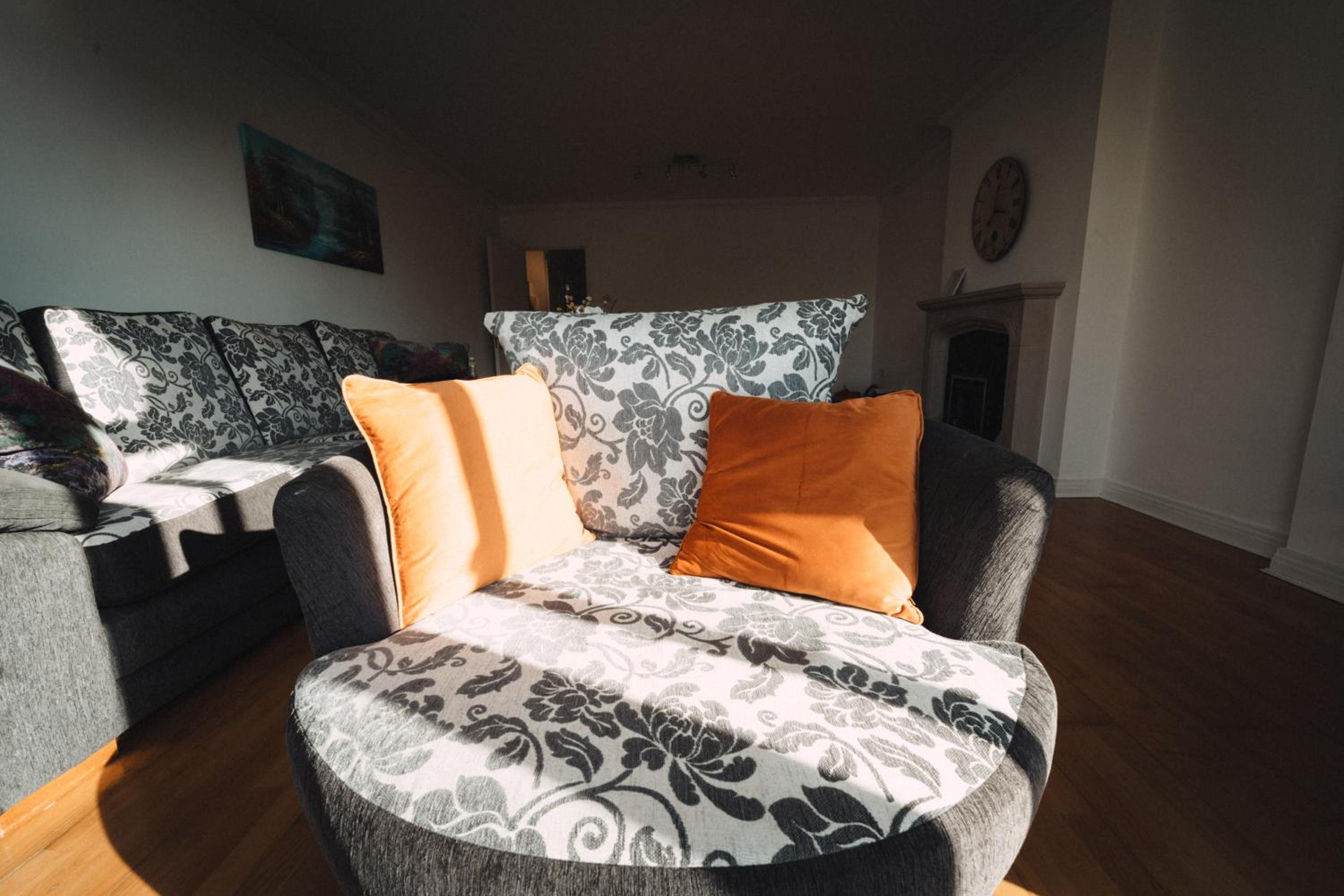 GoldenGlow Apartment 15 MIN Airport
