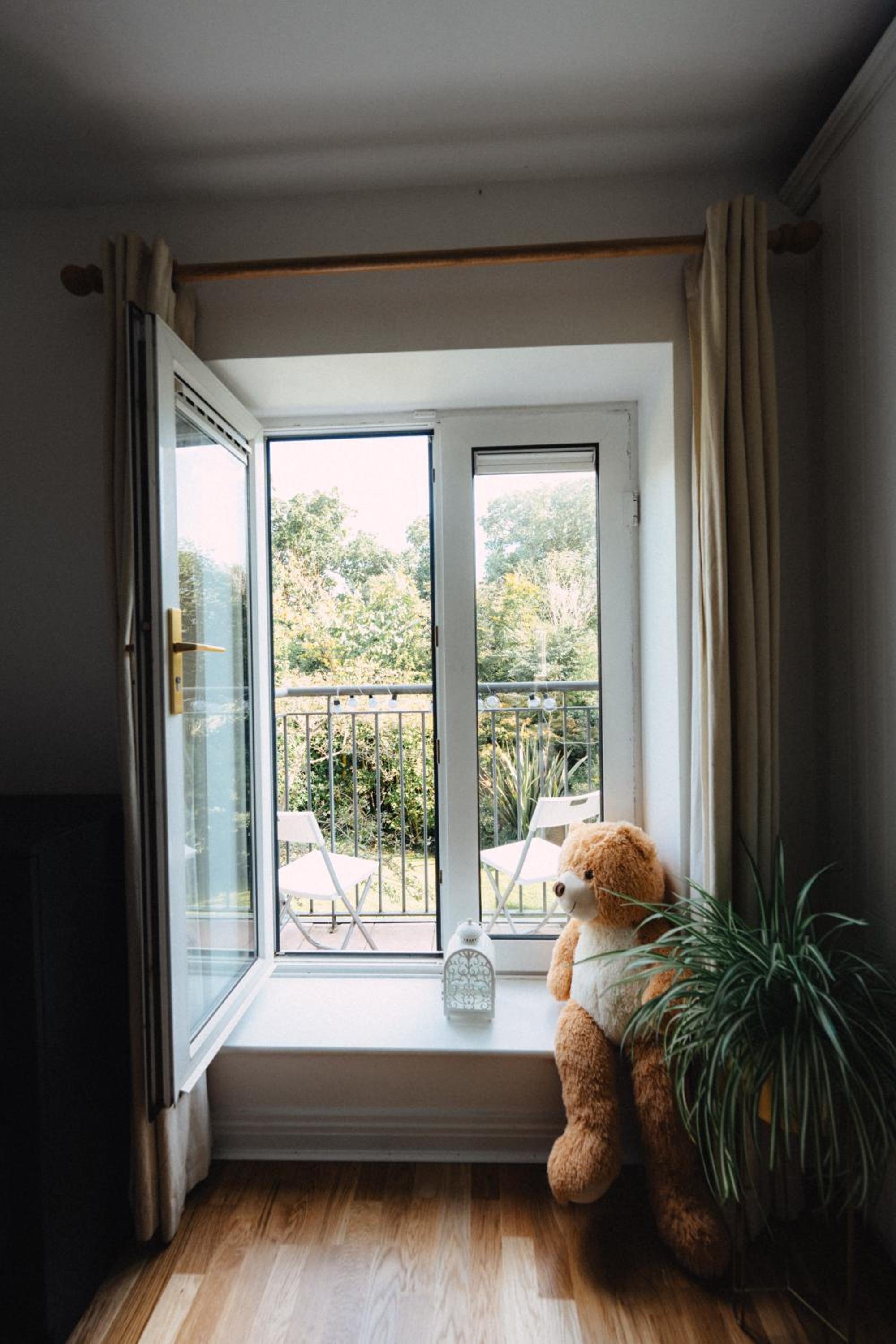 GoldenGlow Apartment 15 MIN Airport