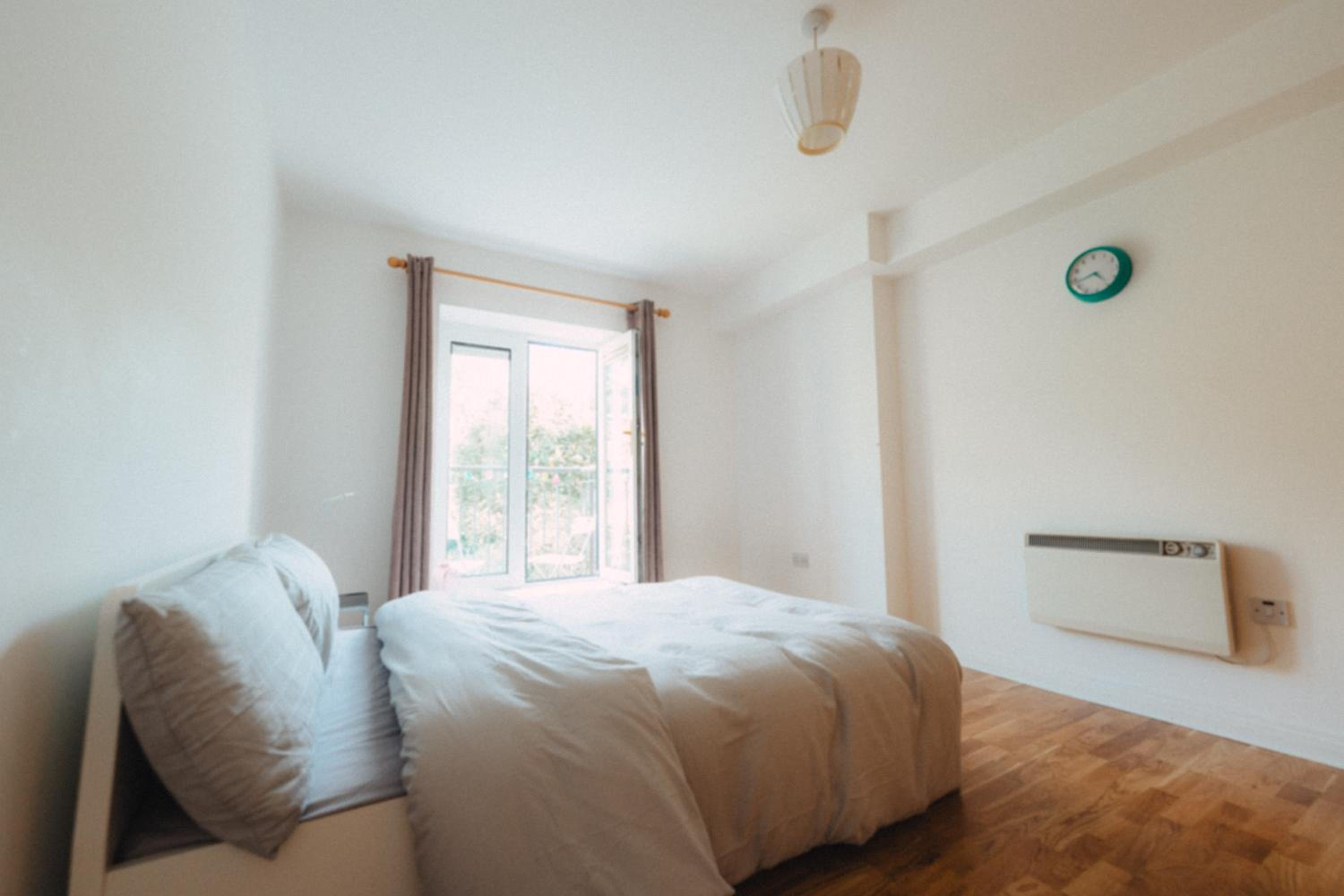 GoldenGlow Apartment 15 MIN Airport