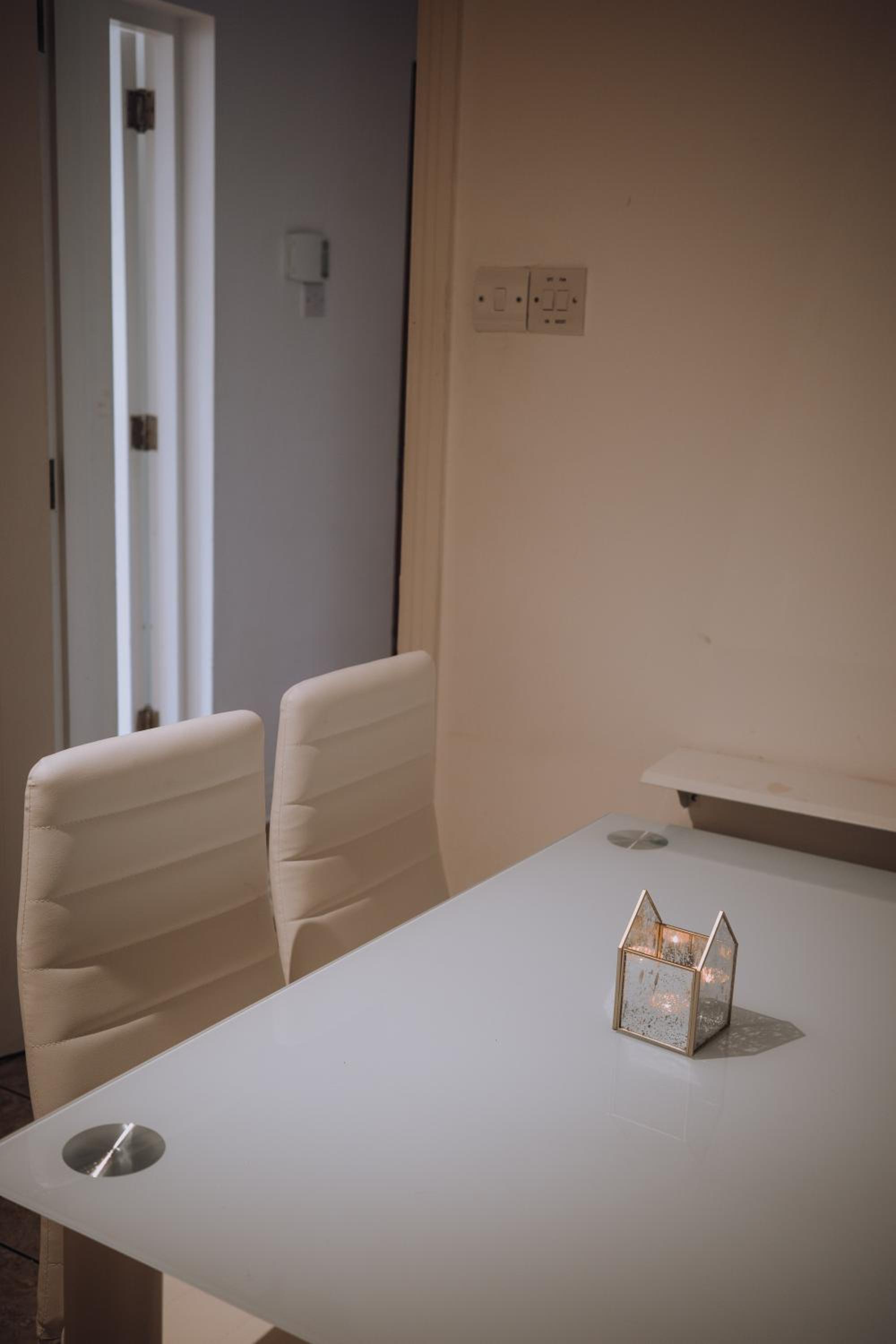 GoldenGlow Apartment 15 MIN Airport