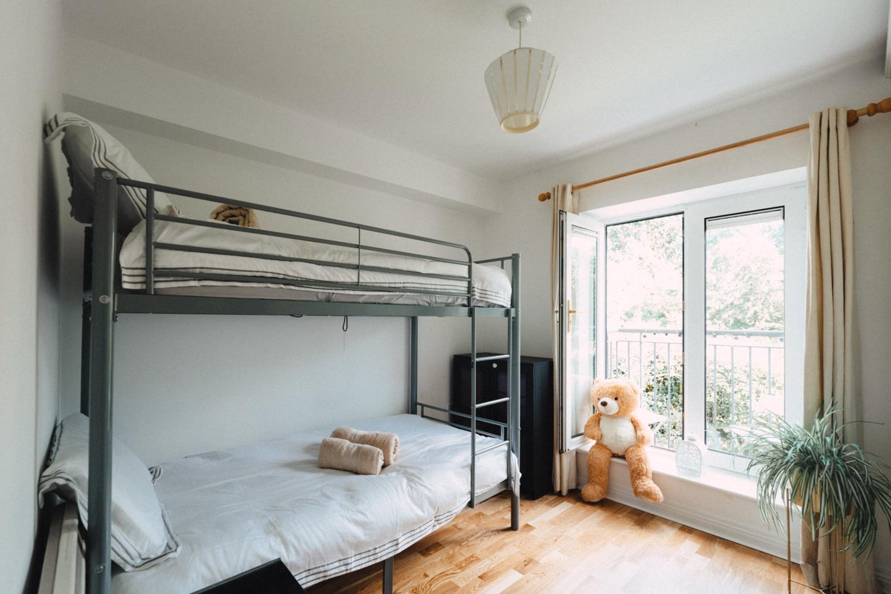 GoldenGlow Apartment 15 MIN Airport