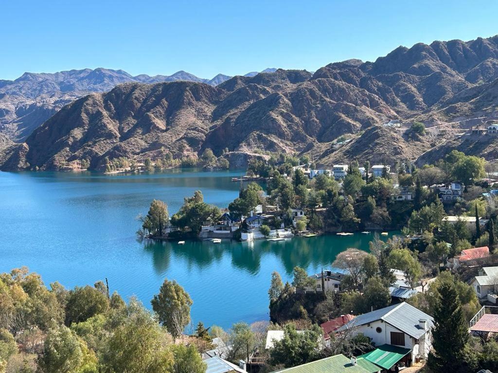 Casa en Los Reyunos, Ubicación perfecta Frente al lago