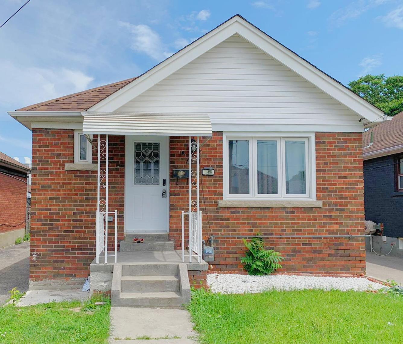 2B with parking, 10km to Toronto downtown