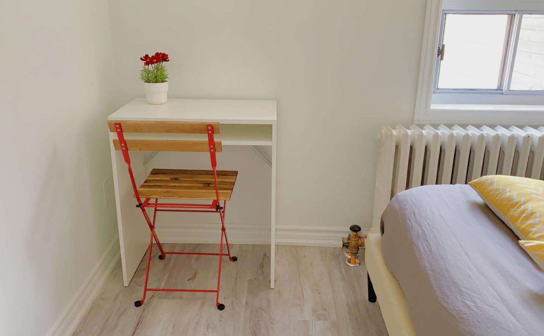 2B with parking, 10km to Toronto downtown