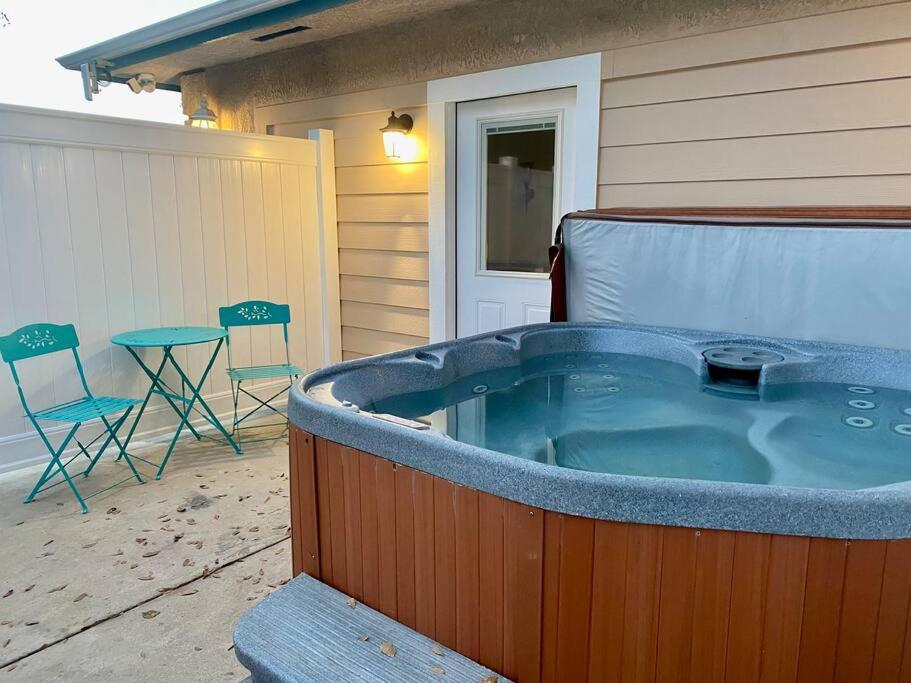 Hotel ⭐️⭐️⭐️⭐️⭐️fox’s Den/hot Tub/sleeps 2
