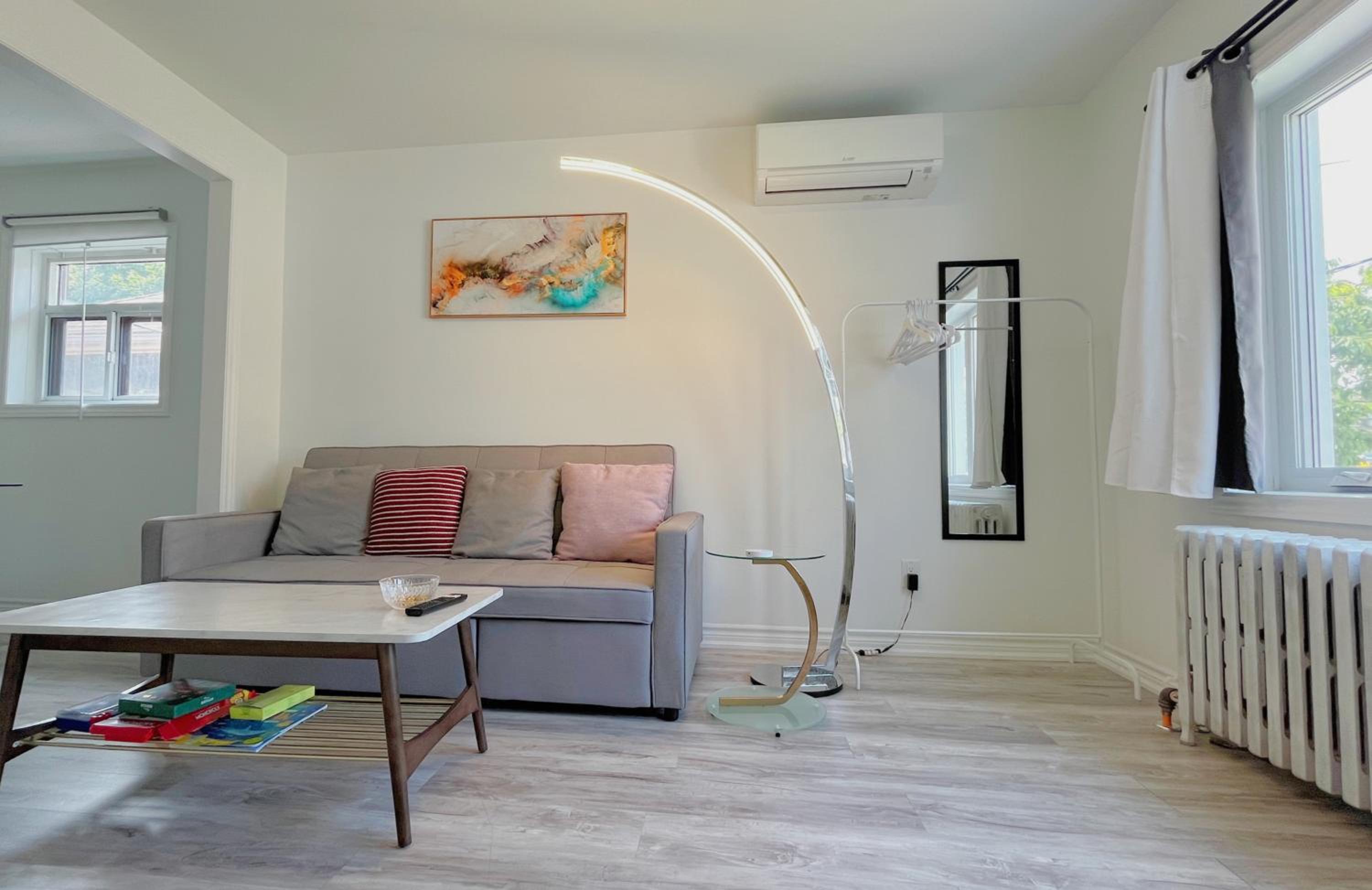 2B with parking, 10km to Toronto downtown