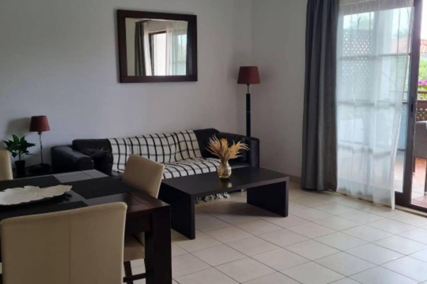 Tortuga beach lovely 2 bed apartment and gardens