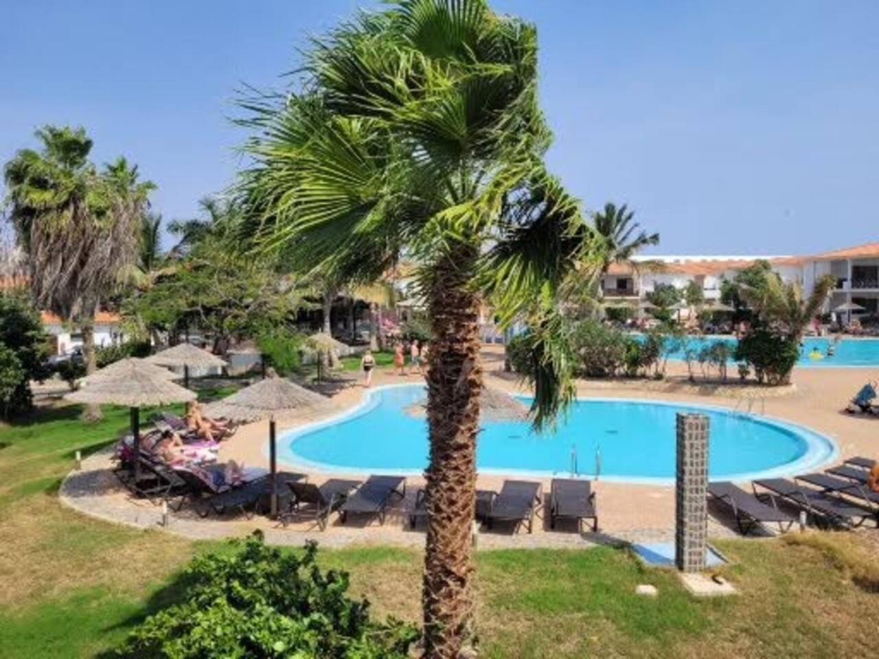 Tortuga beach lovely 2 bed apartment and gardens