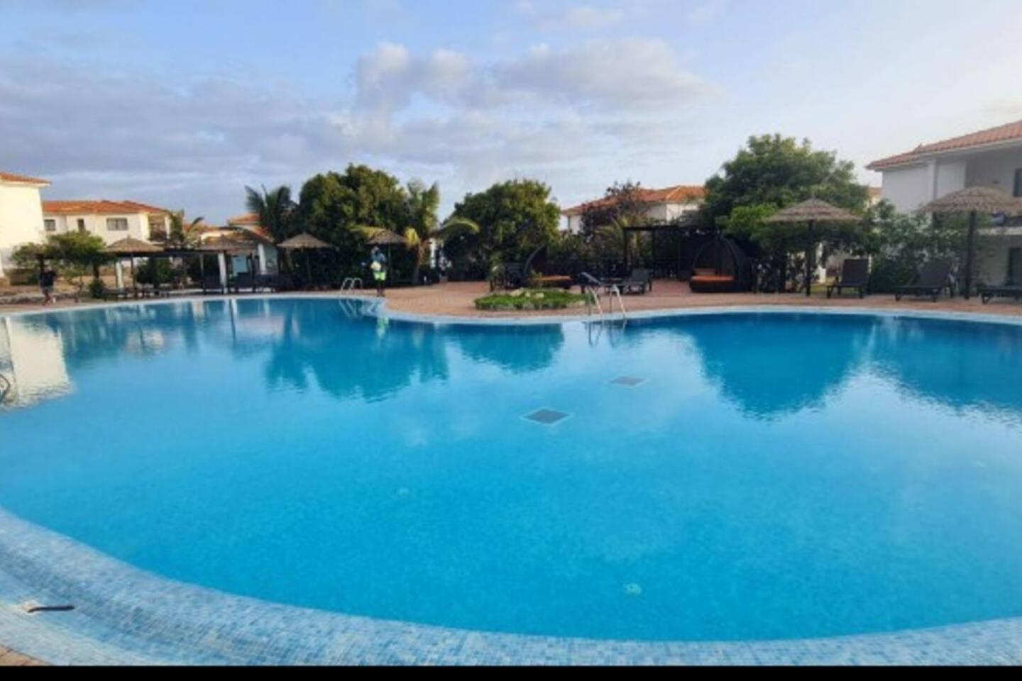 Tortuga beach lovely 2 bed apartment and gardens