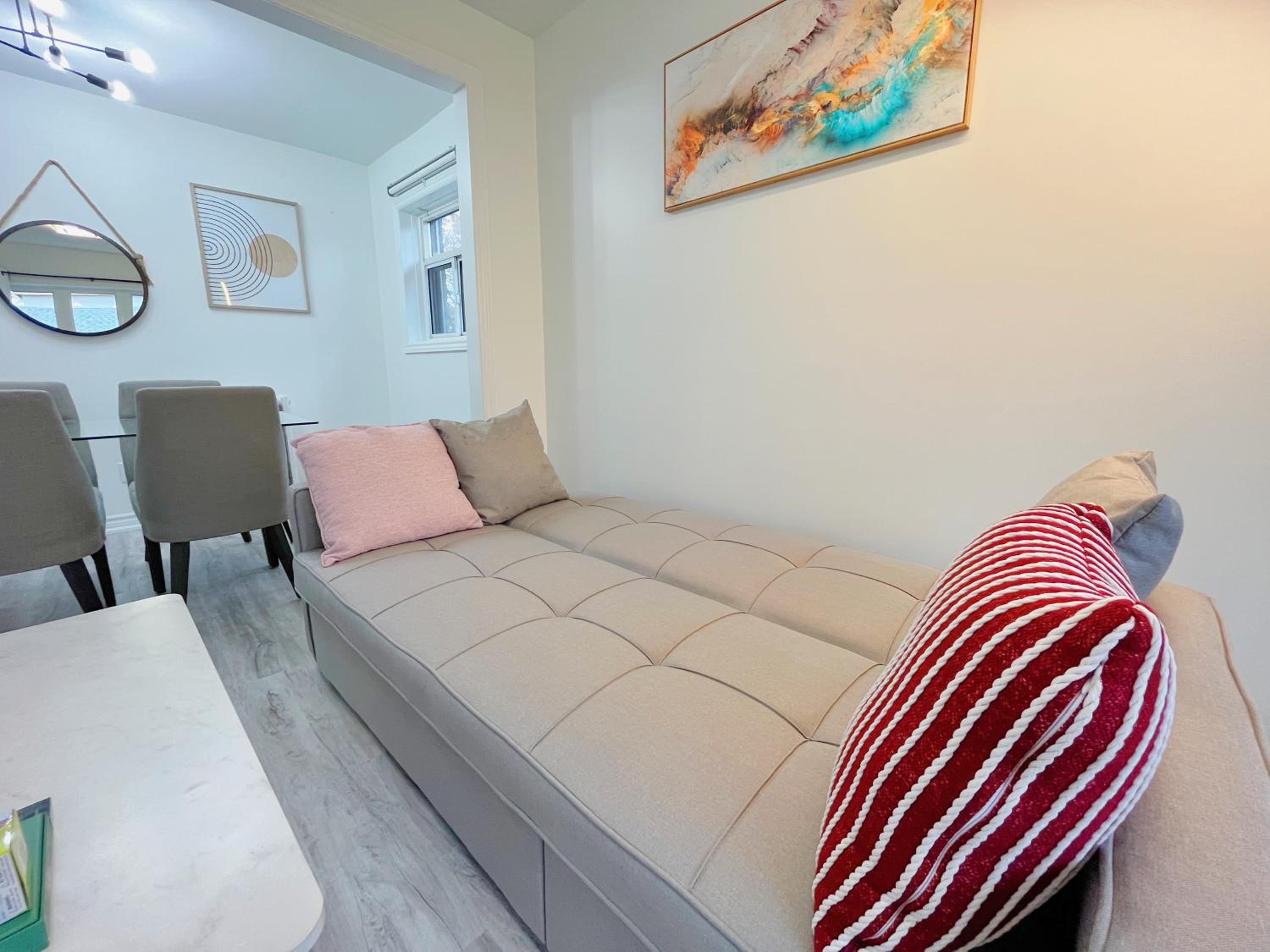 2B with parking, 10km to Toronto downtown
