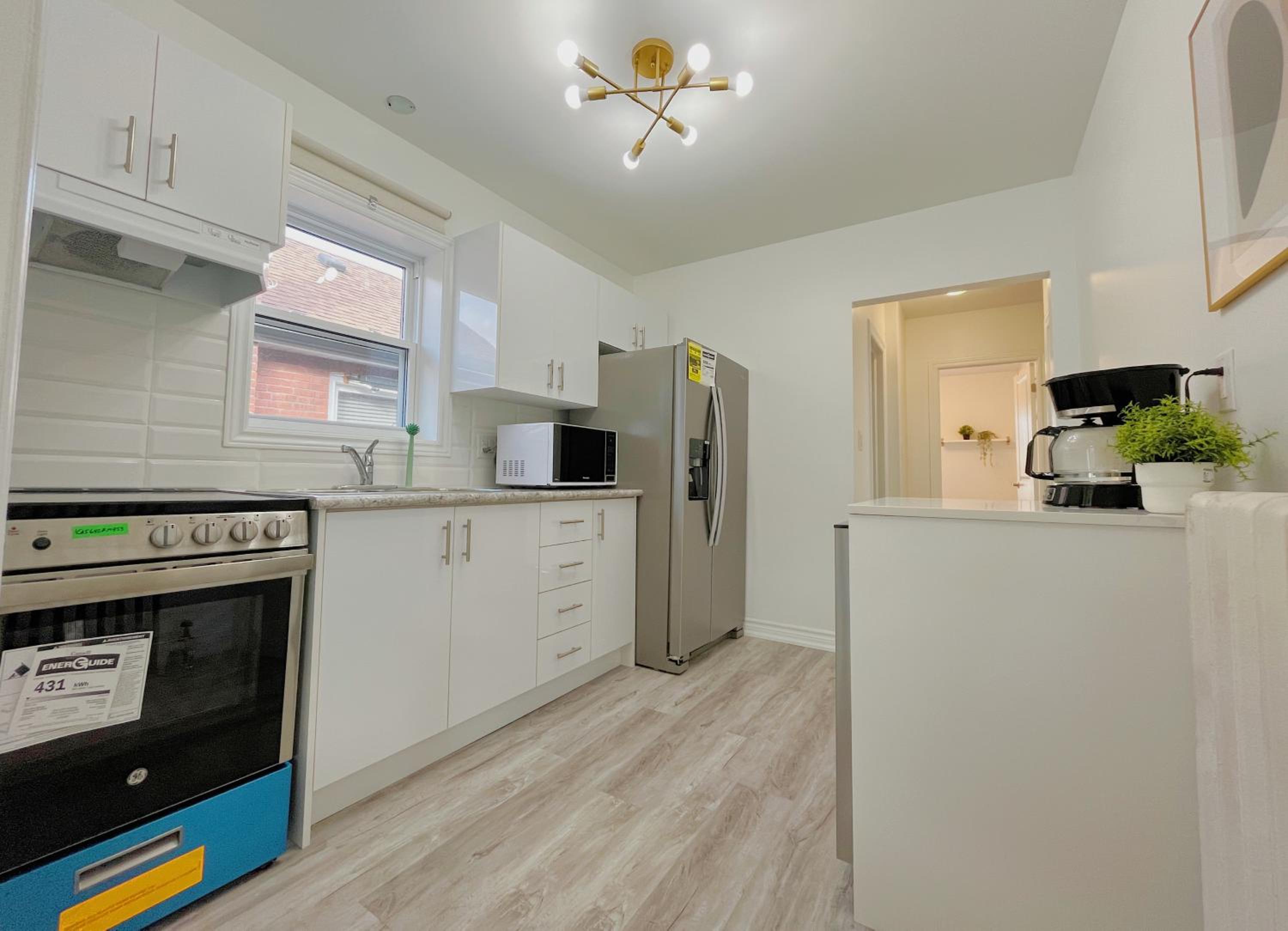 2B with parking, 10km to Toronto downtown