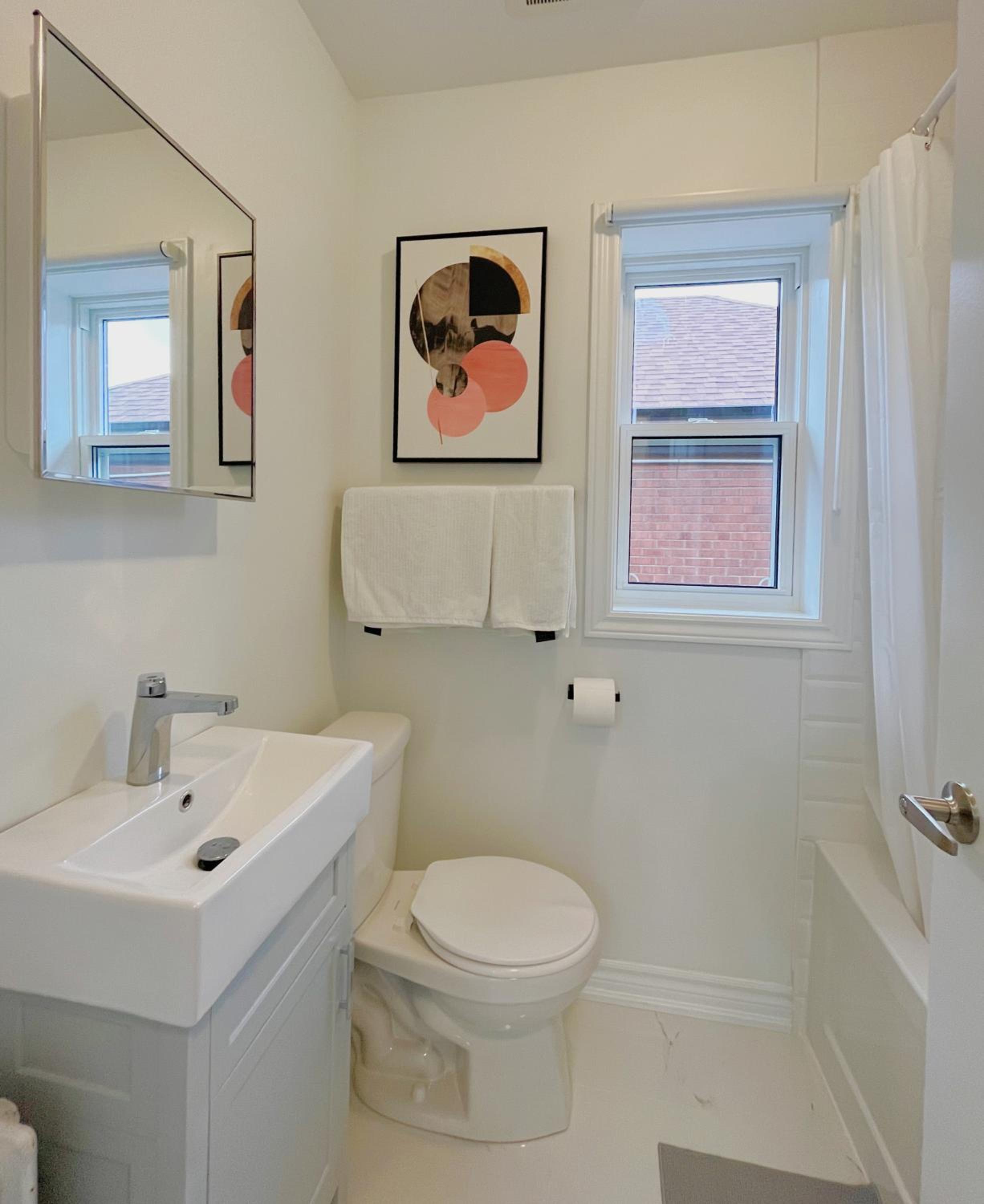 2B with parking, 10km to Toronto downtown