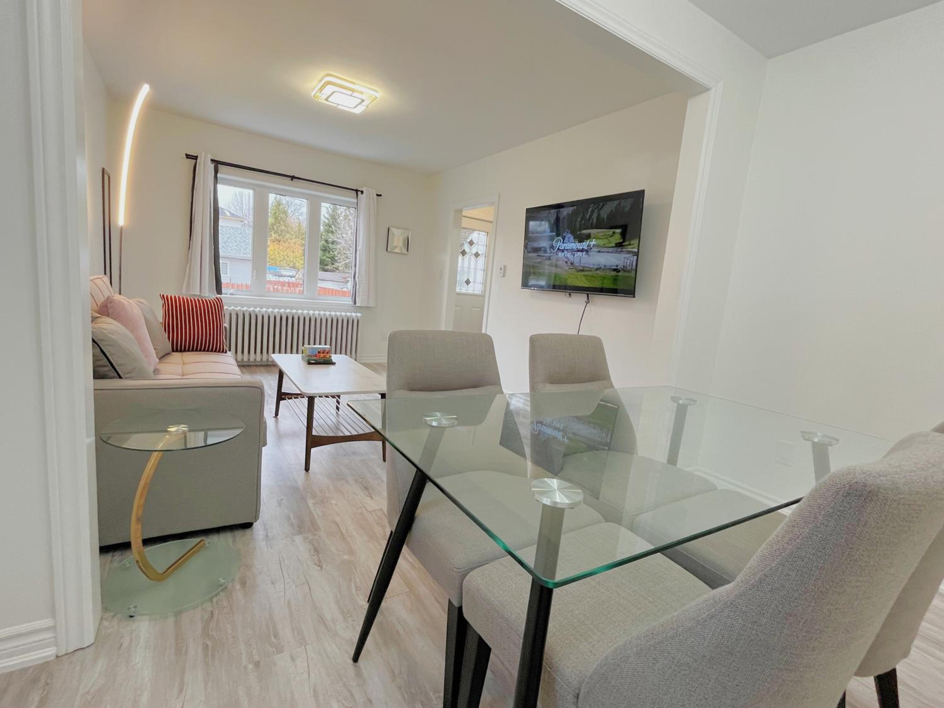 2B with parking, 10km to Toronto downtown