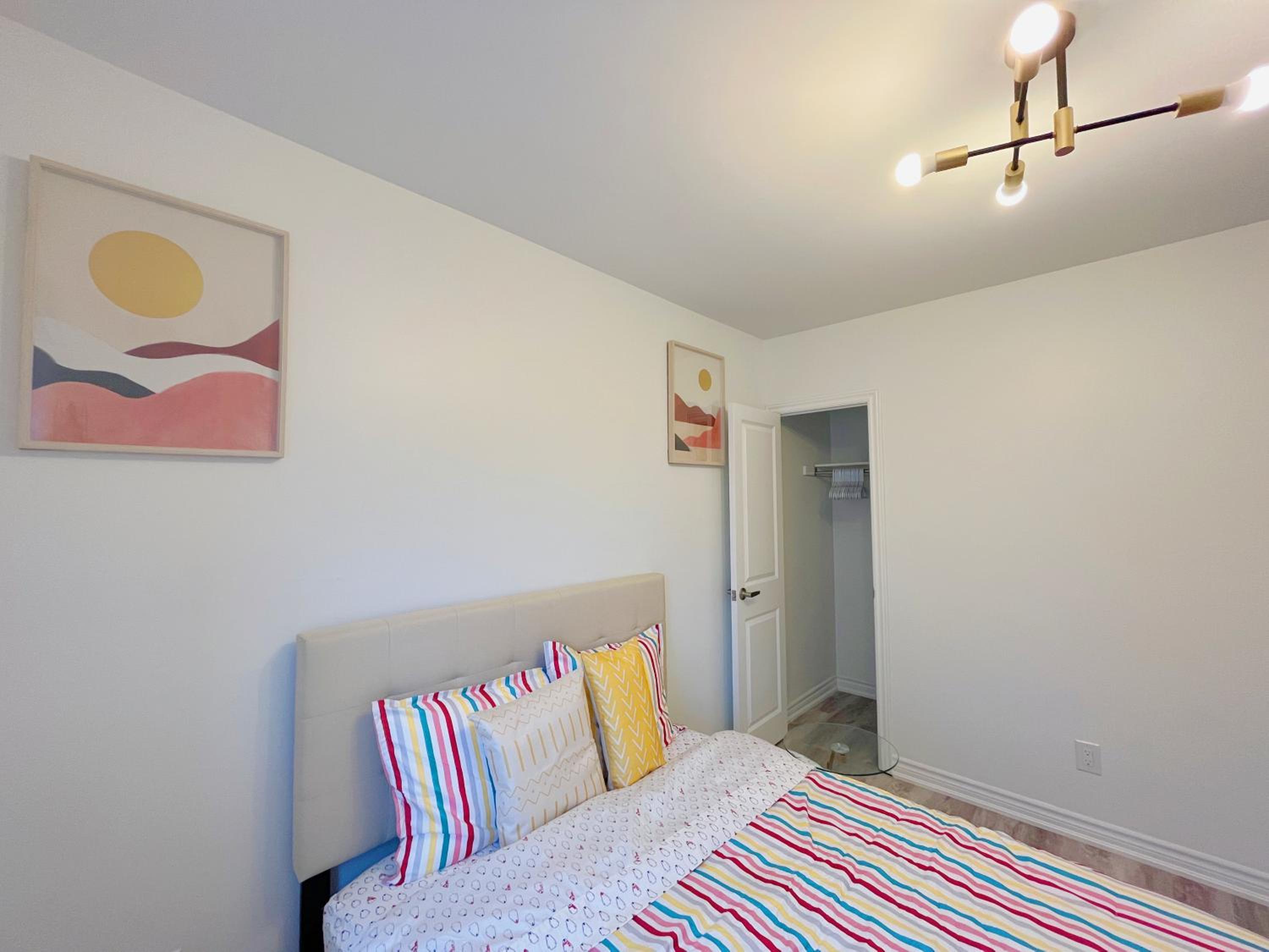2B with parking, 10km to Toronto downtown