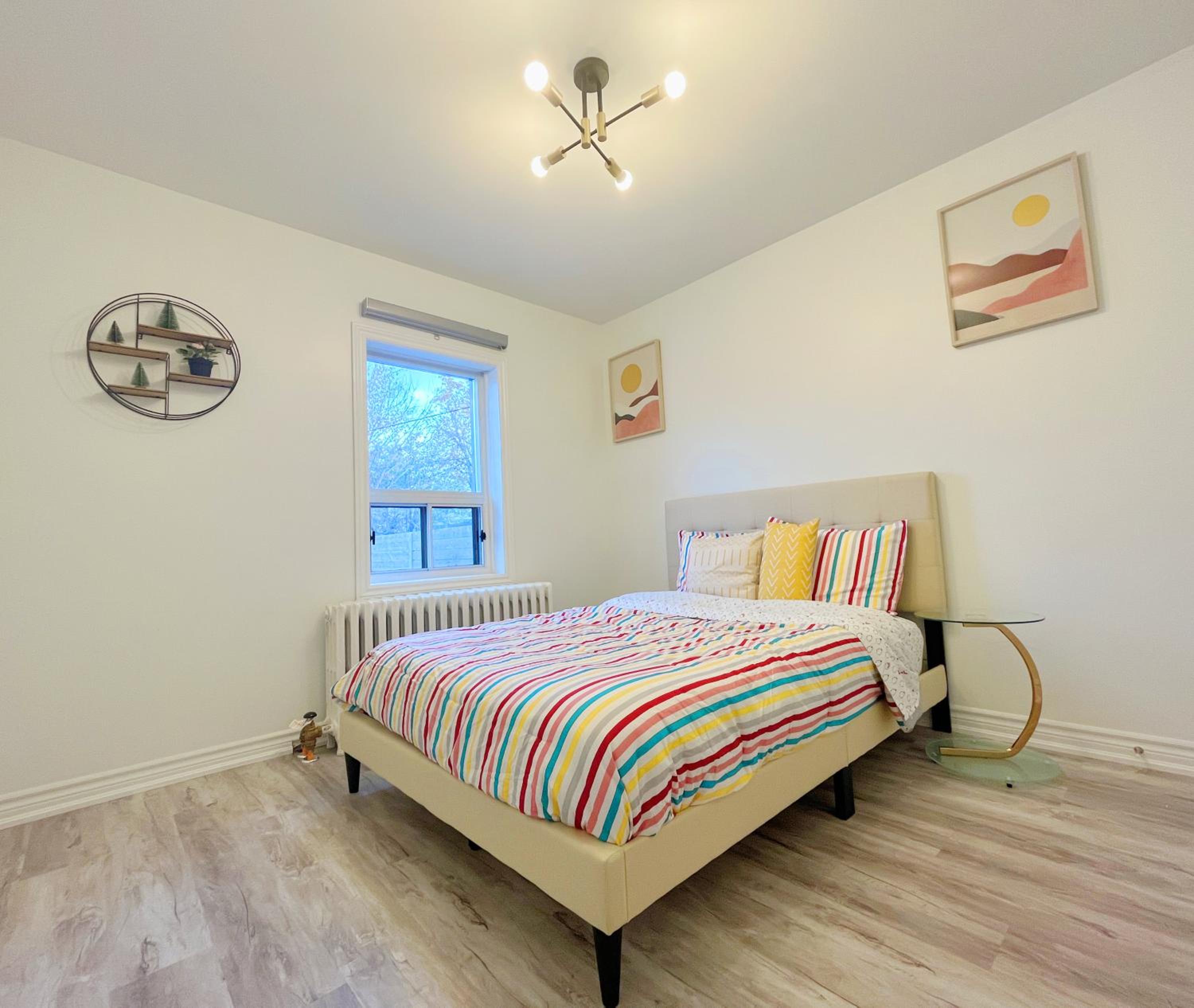 2B with parking, 10km to Toronto downtown