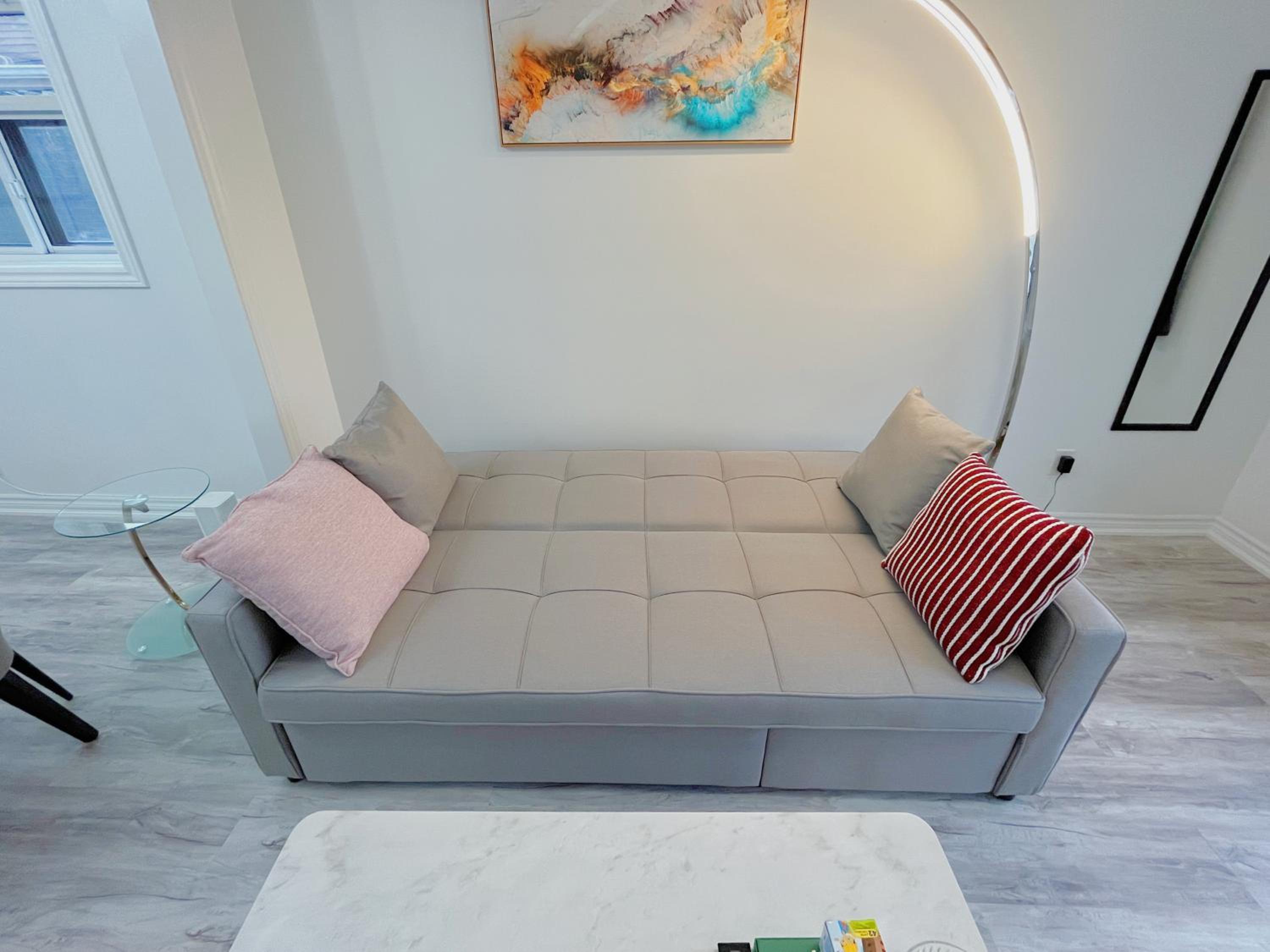 2B with parking, 10km to Toronto downtown