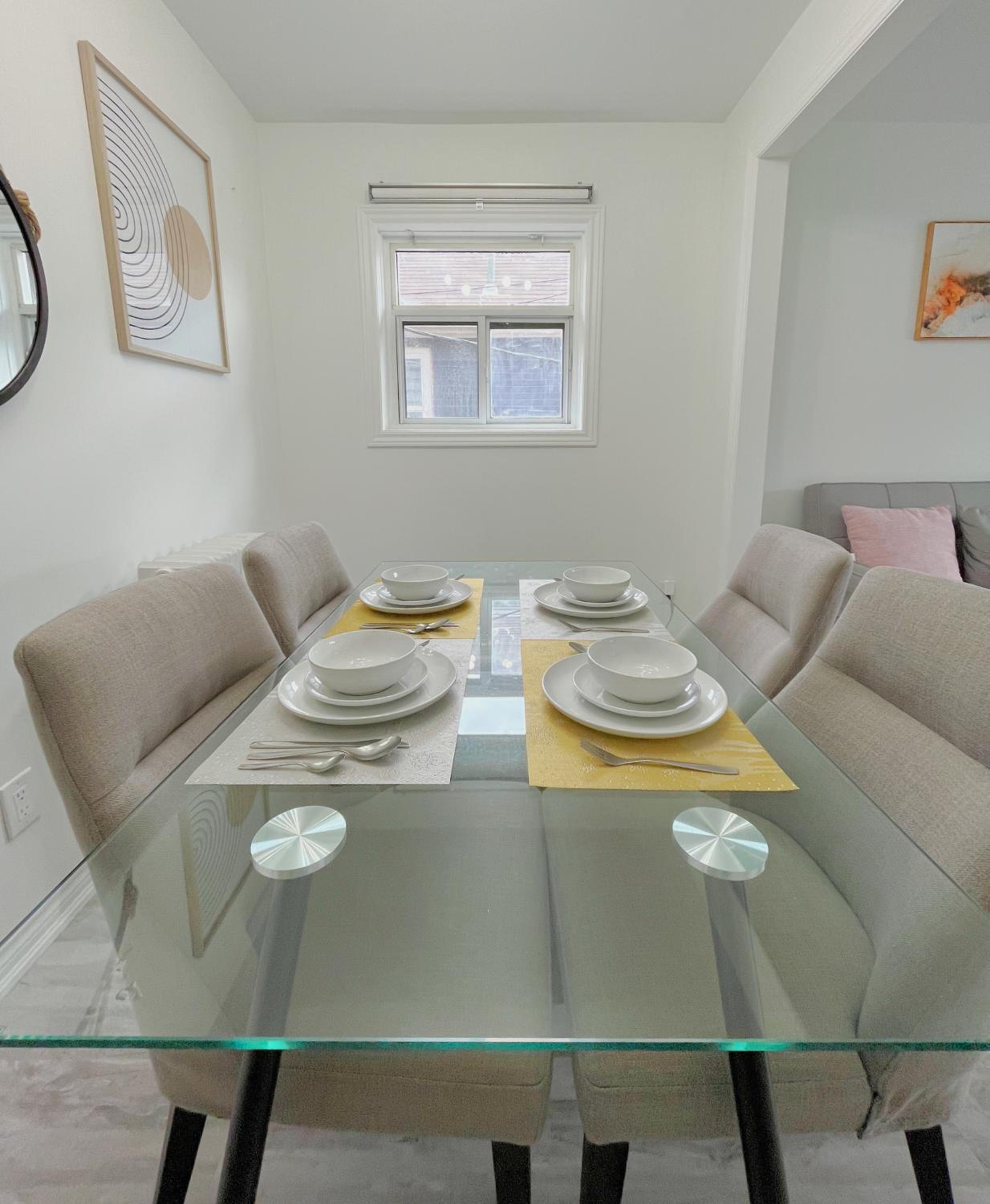 2B with parking, 10km to Toronto downtown