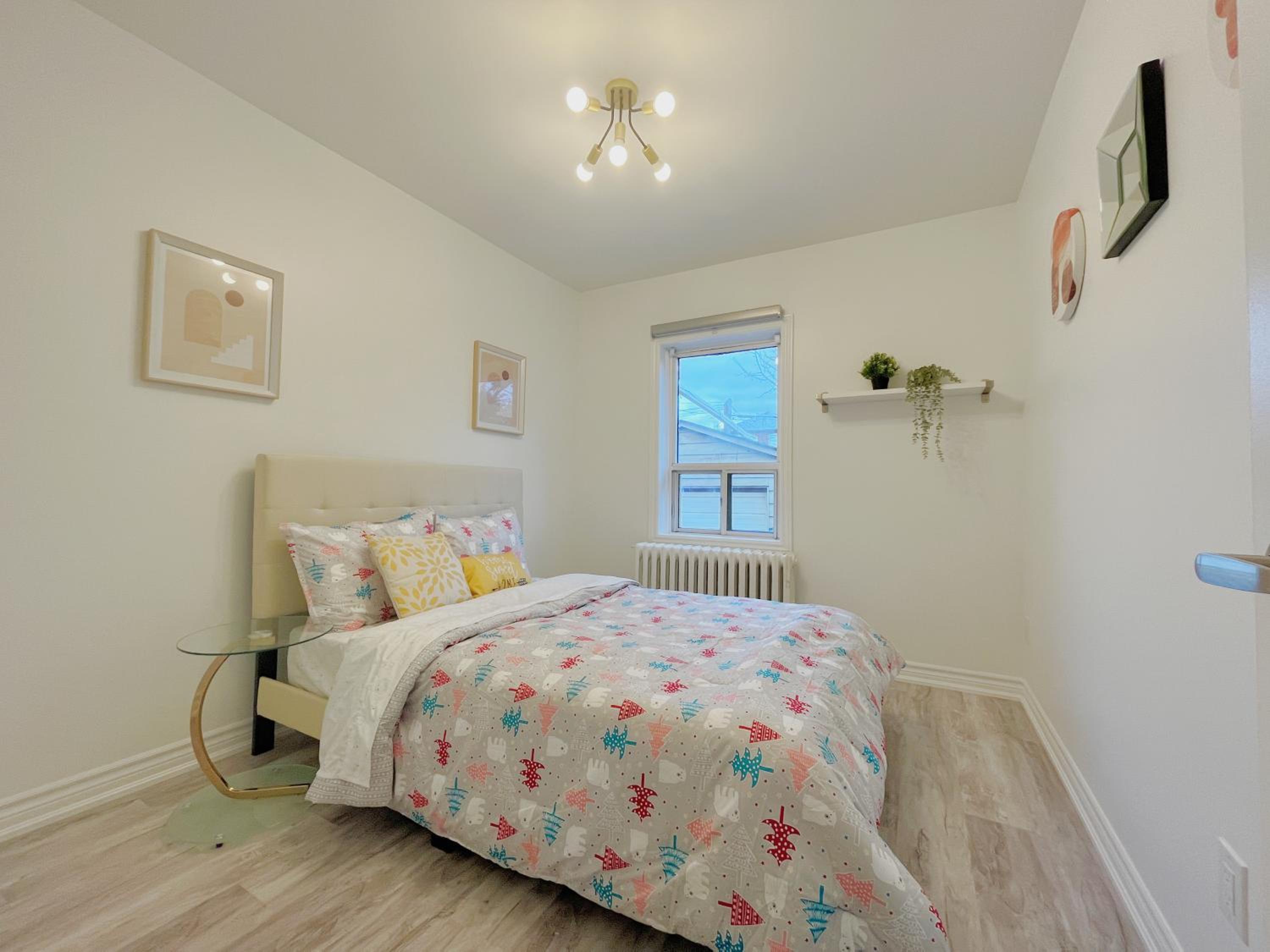 2B with parking, 10km to Toronto downtown