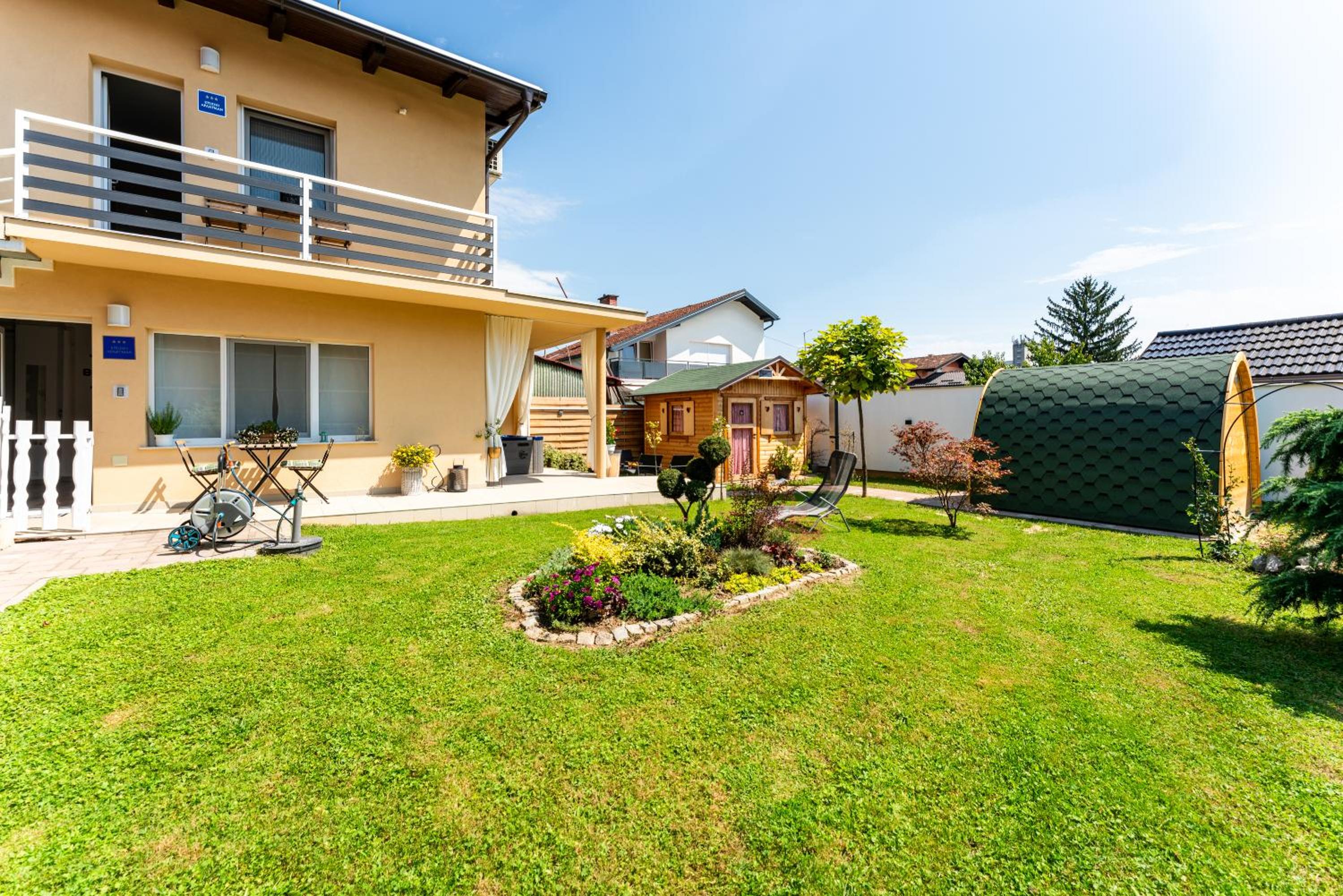 Hotel Studio apartman Queen - Image 1